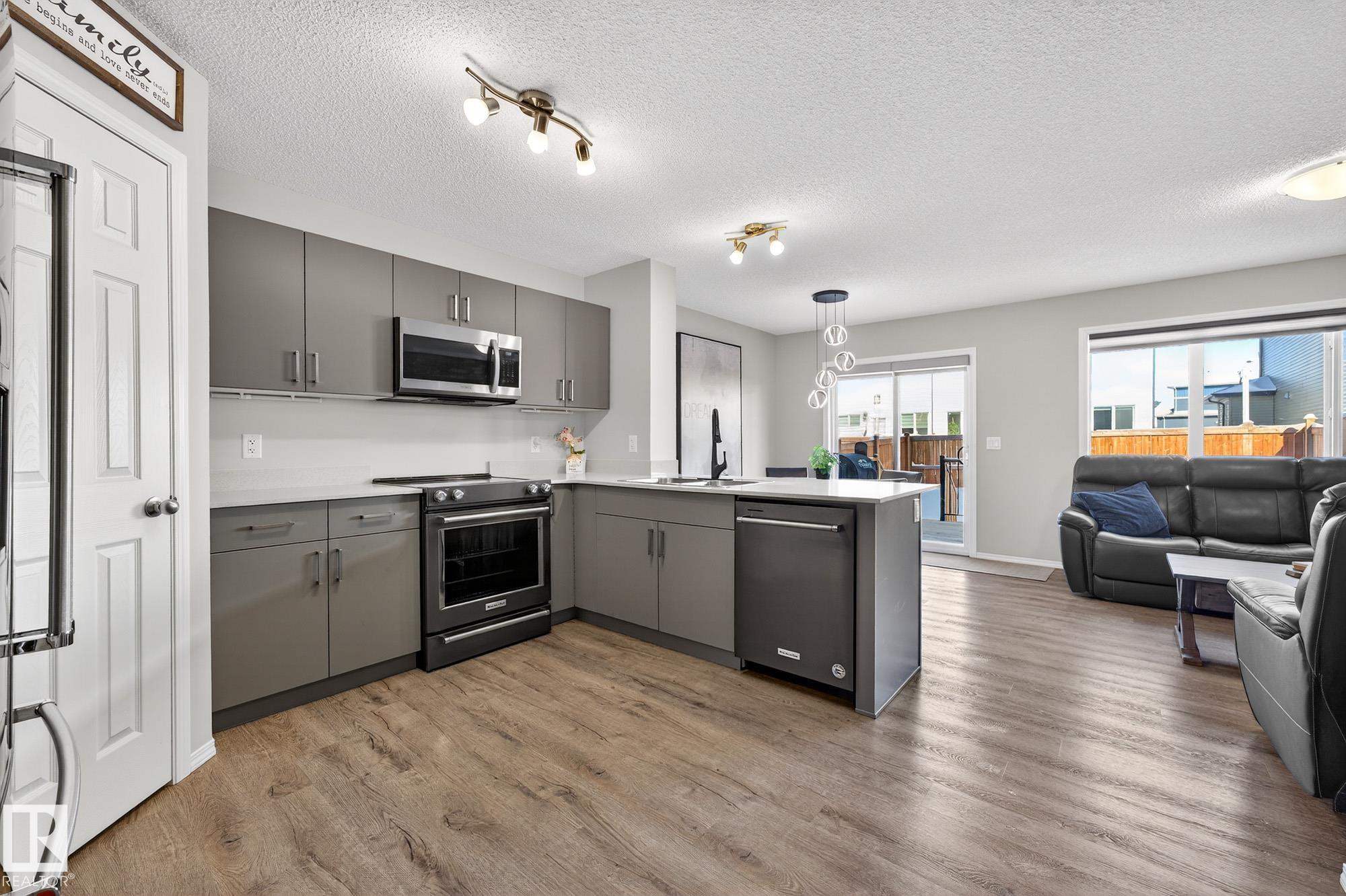 https://zimg.paragon.ice.com/ParagonImages/Property/PM/RAE/225387430/17/0/0/da59d4796d9db8673b64f8603865161e/1/55d1d7900979b90c10d34227ed8c347c/225387430-65270715-fc12-4cf8-a14c-0c5b71a0e024.JPG
