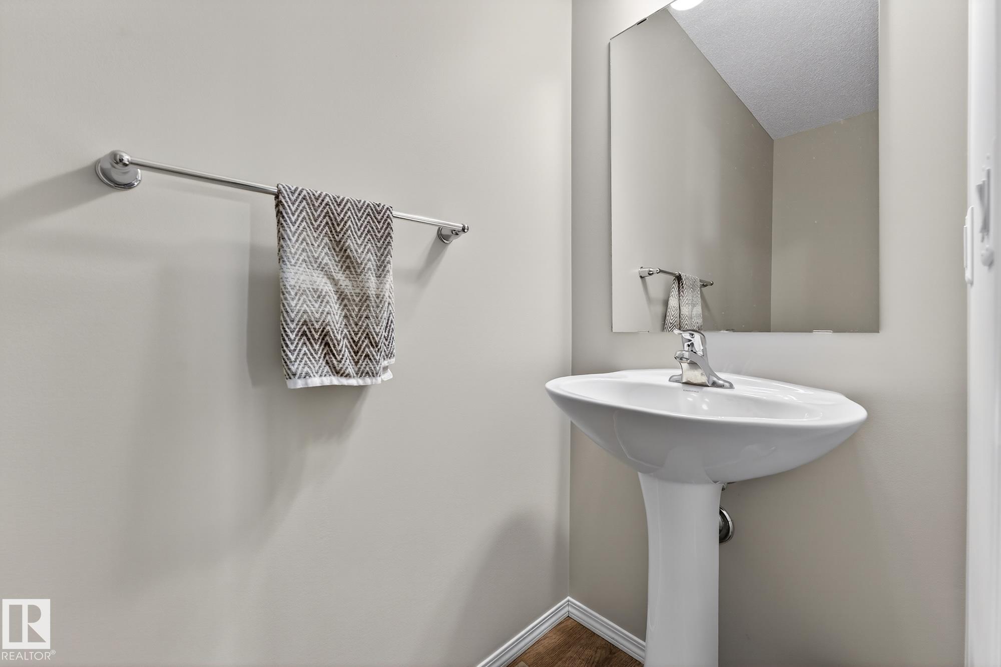 https://zimg.paragon.ice.com/ParagonImages/Property/PM/RAE/225387430/30/0/0/b17a9da2a1cf9c03afb9ae850fc24150/1/55d1d7900979b90c10d34227ed8c347c/225387430-39c96edb-ebc1-459c-850d-bf61ac6fc5c5.JPG
