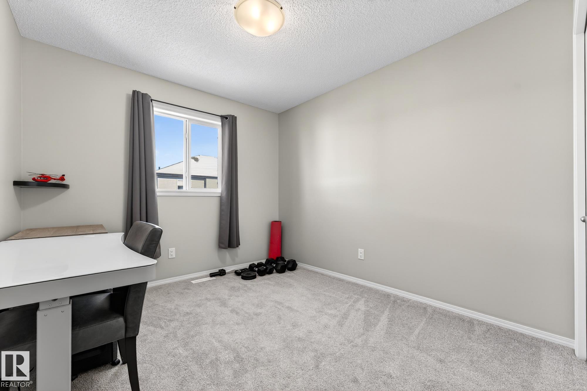 https://zimg.paragon.ice.com/ParagonImages/Property/PM/RAE/225387430/39/0/0/5332d4f940d9645a12851c410b818845/1/55d1d7900979b90c10d34227ed8c347c/225387430-b539ec6d-ff68-4f5b-93c3-9f62a05f9eea.JPG