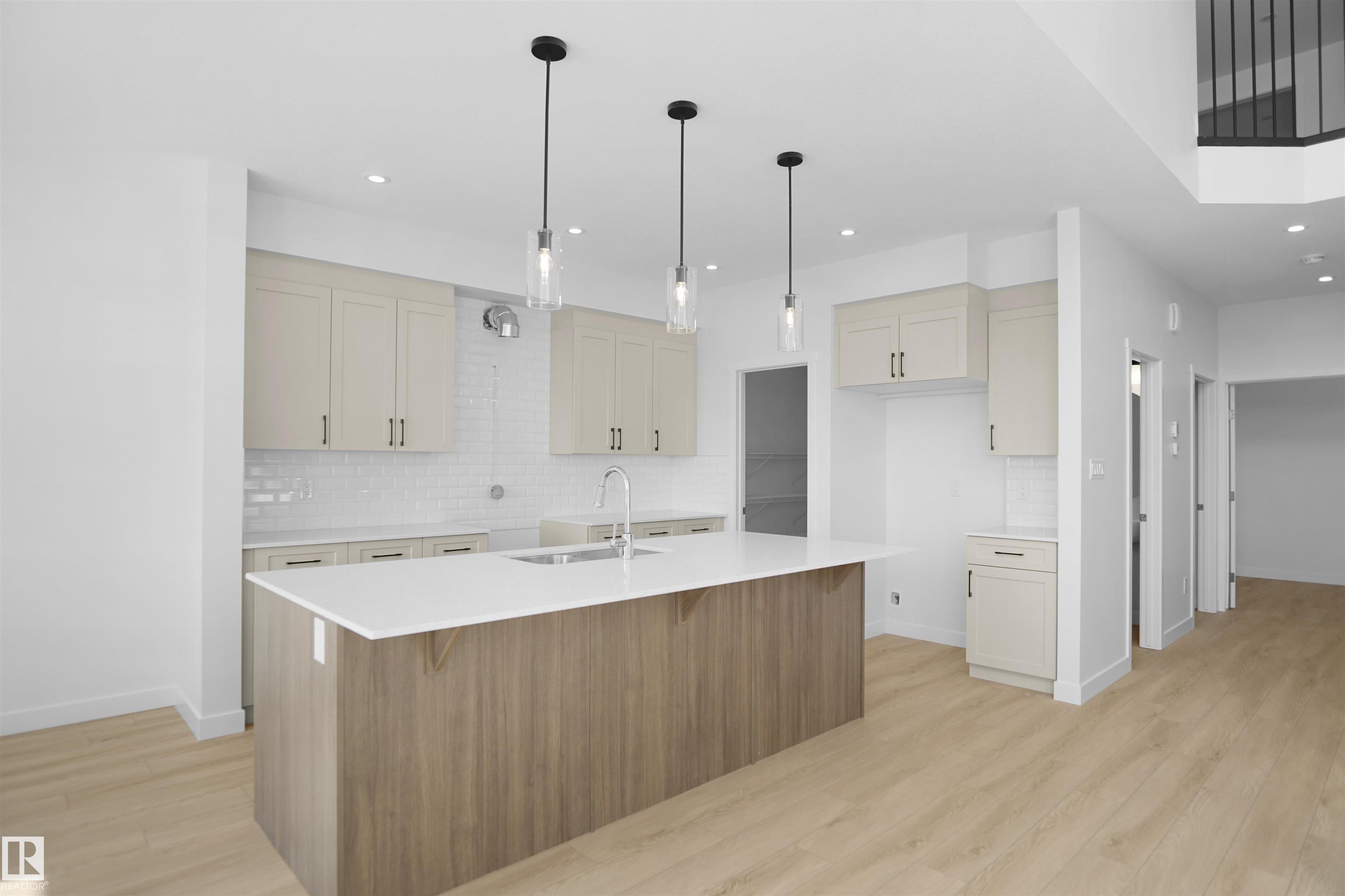 https://zimg.paragon.ice.com/ParagonImages/Property/PM/RAE/225387473/11/0/0/70bc14e1160716e1bbeeede313cbe183/1/d15fec9ceb8d788436ce16eb0752a416/225387473-28021a5c-1cf9-473f-8245-fd90a69818d5.JPG