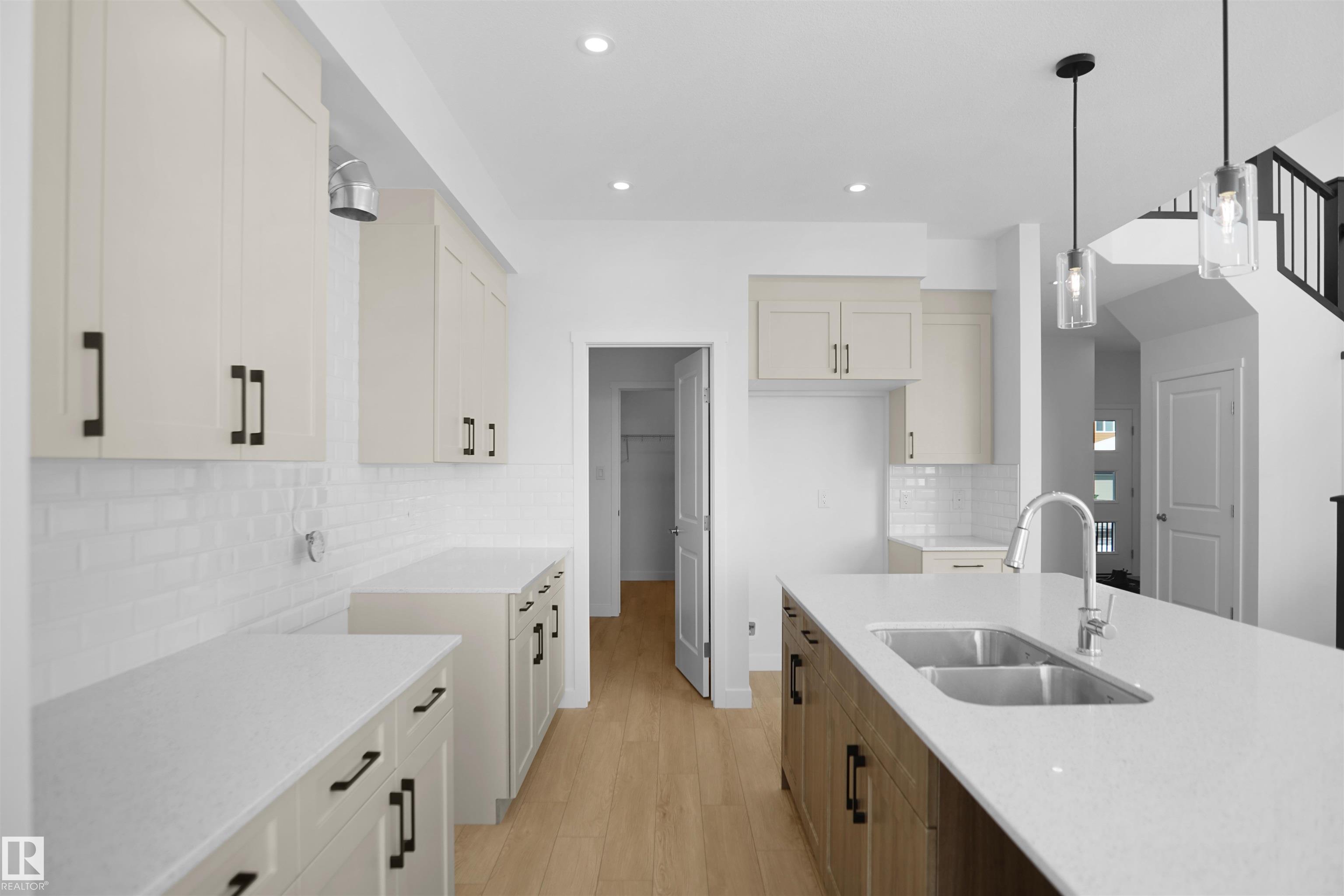https://zimg.paragon.ice.com/ParagonImages/Property/PM/RAE/225387473/15/0/0/595d574da1ce8a423f76f46265001012/1/d15fec9ceb8d788436ce16eb0752a416/225387473-40e1b04e-f04c-4dbe-8ae7-41fa308864b4.JPG