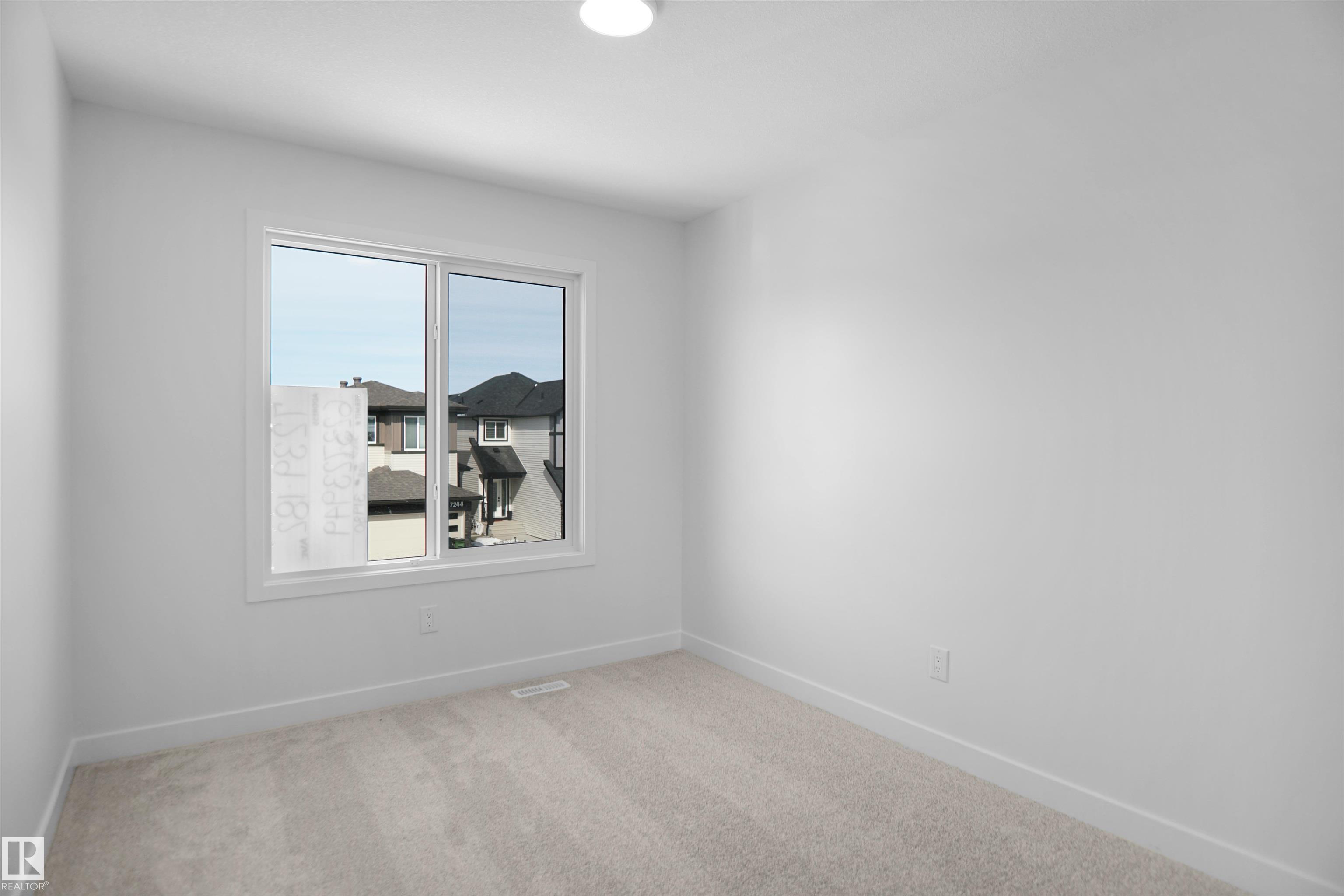 https://zimg.paragon.ice.com/ParagonImages/Property/PM/RAE/225387473/30/0/0/6f29a6a147ded4e0743ad1615db48837/1/d15fec9ceb8d788436ce16eb0752a416/225387473-122ea736-7b01-4f82-88f1-ef0b21145810.JPG