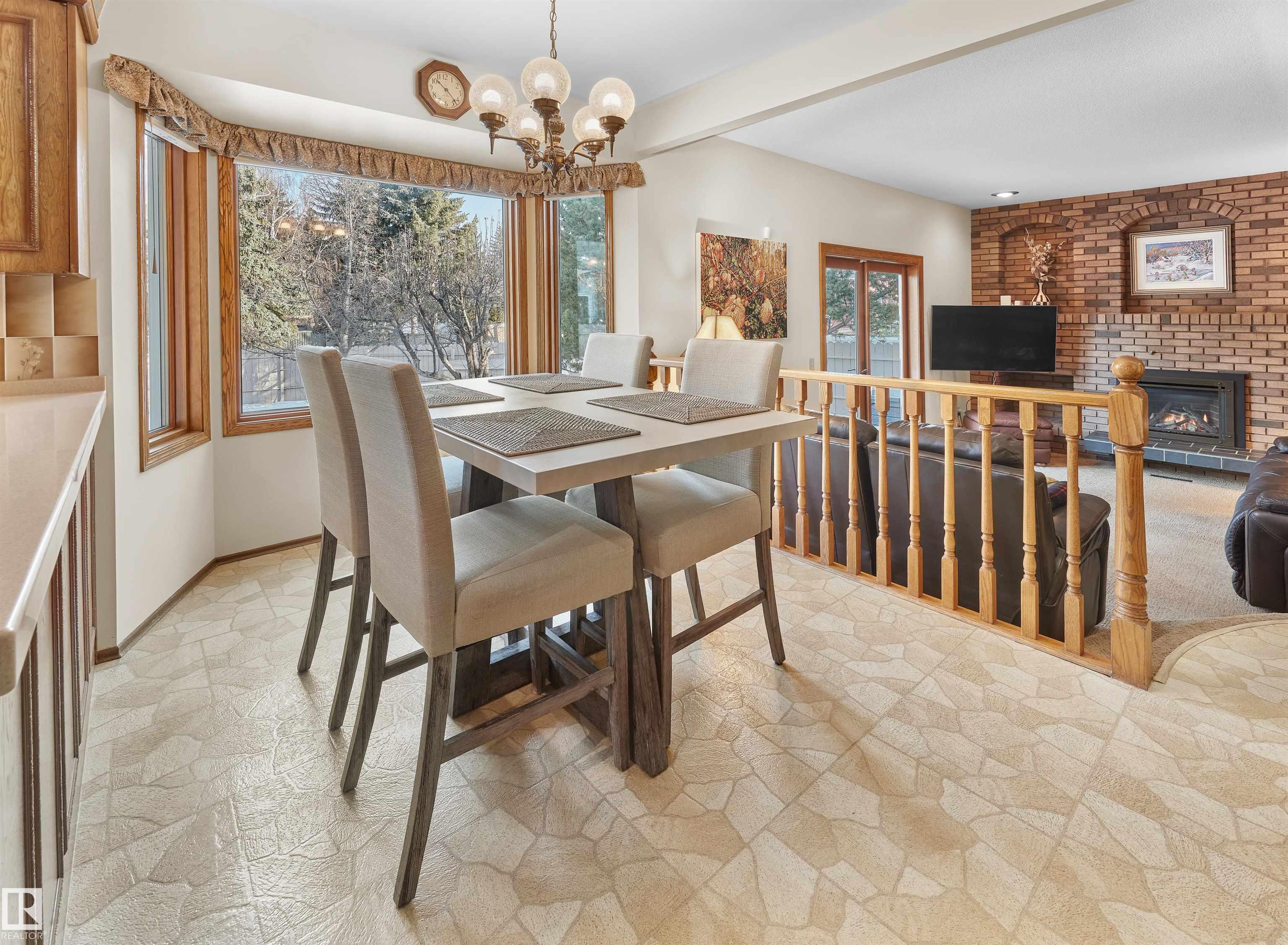 Photo 12 at 10908 Bearspaw Drive W NW, Bearspaw, Edmonton