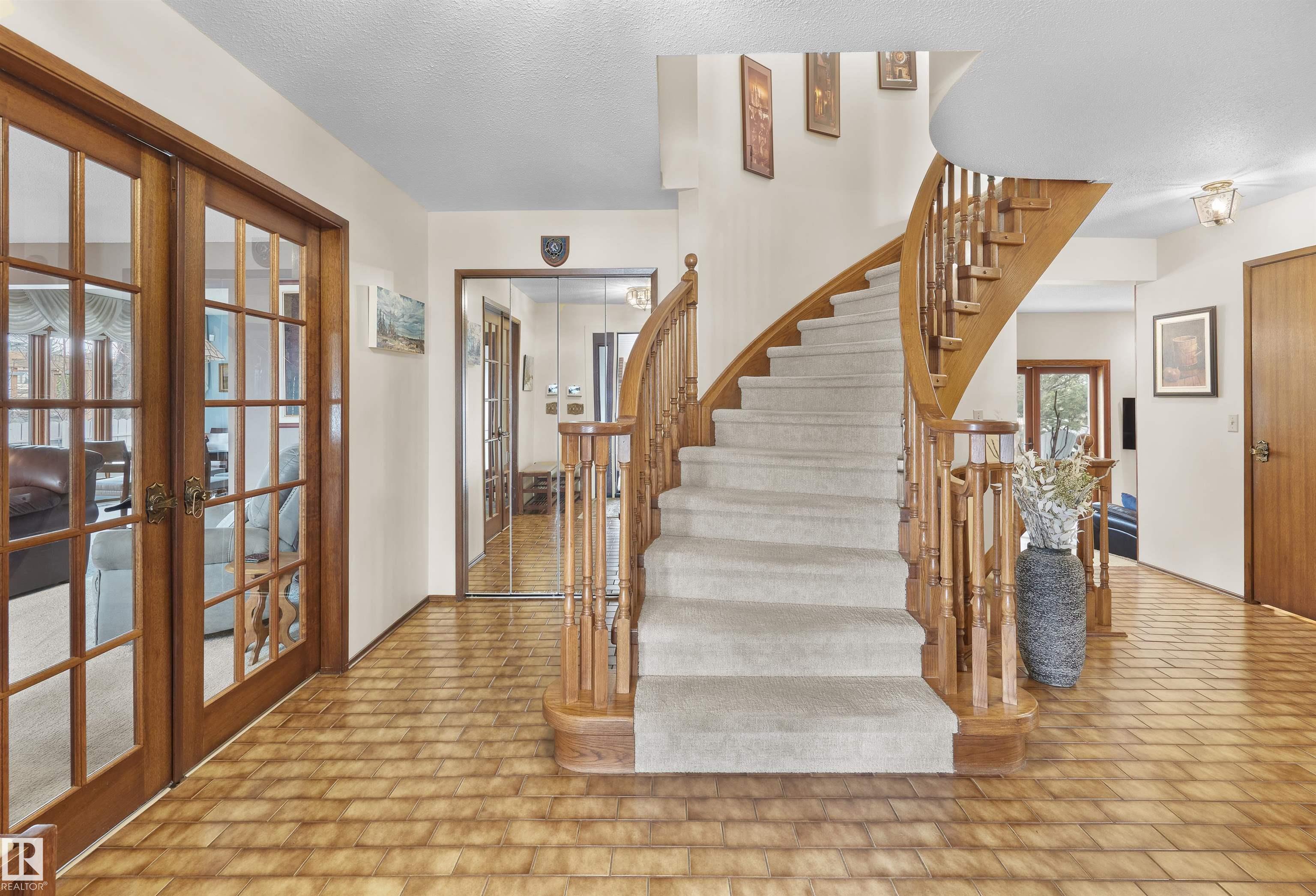 Photo 4 at 10908 Bearspaw Drive W NW, Bearspaw, Edmonton