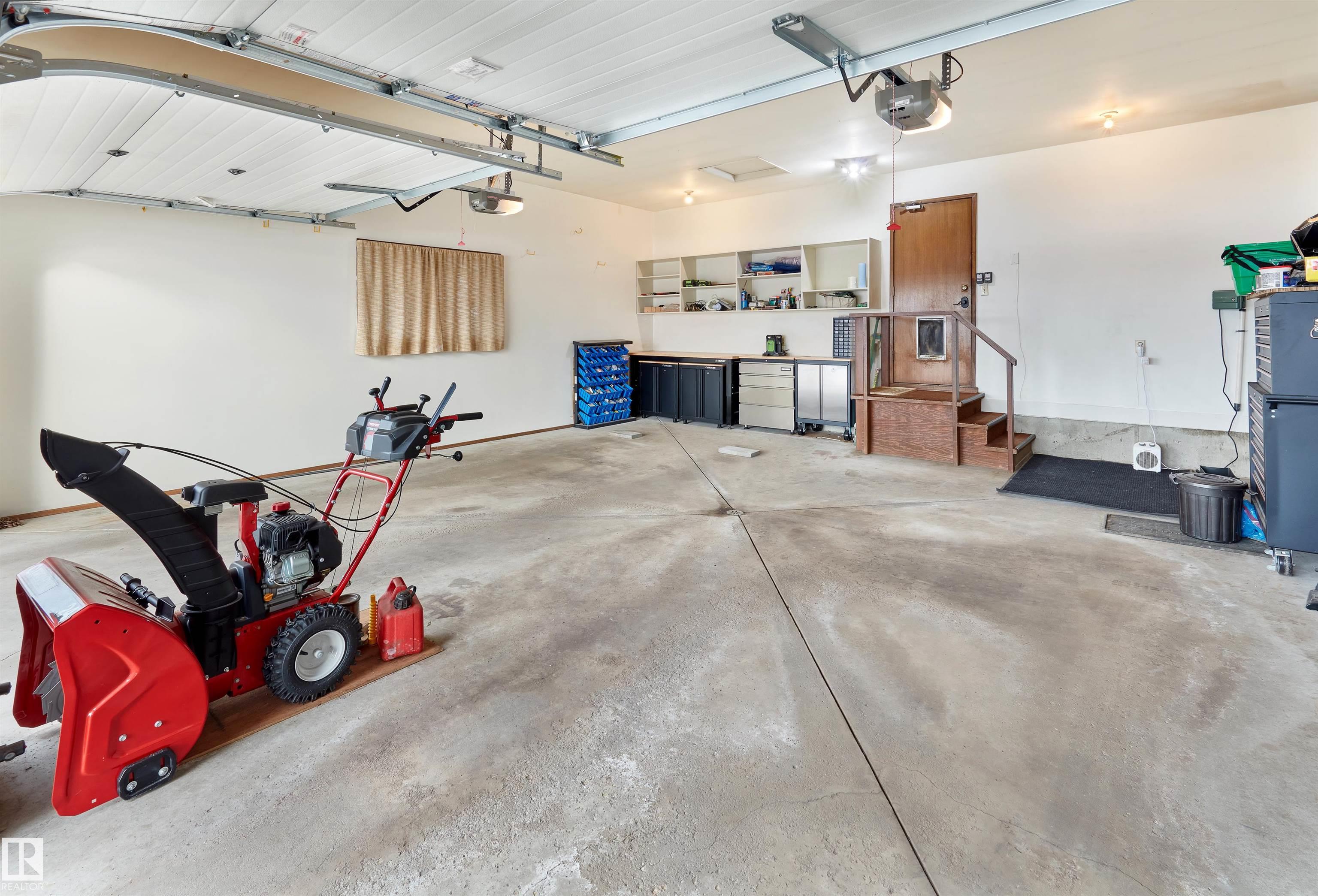 Photo 37 at 10908 Bearspaw Drive W NW, Bearspaw, Edmonton