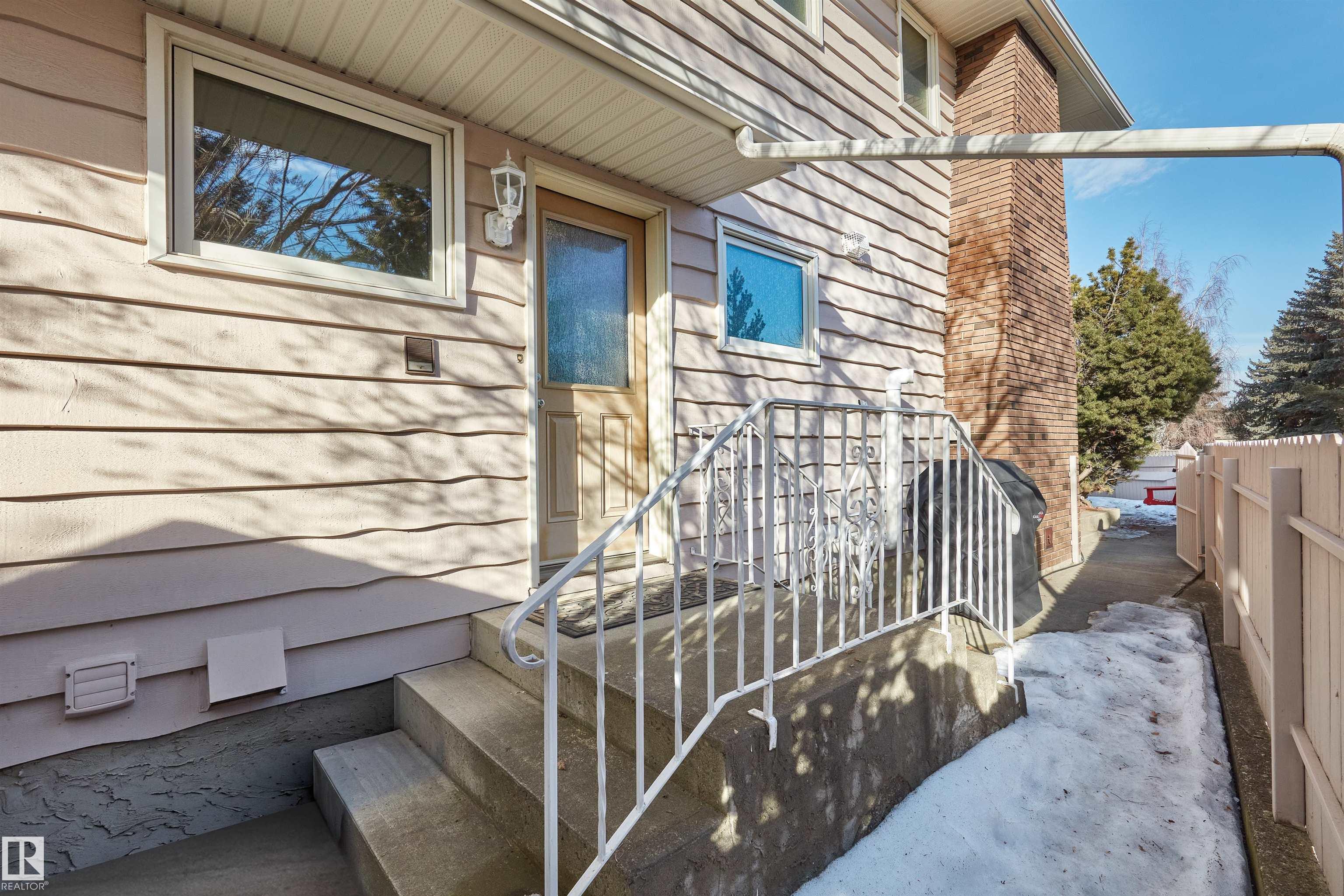 Photo 39 at 10908 Bearspaw Drive W NW, Bearspaw, Edmonton