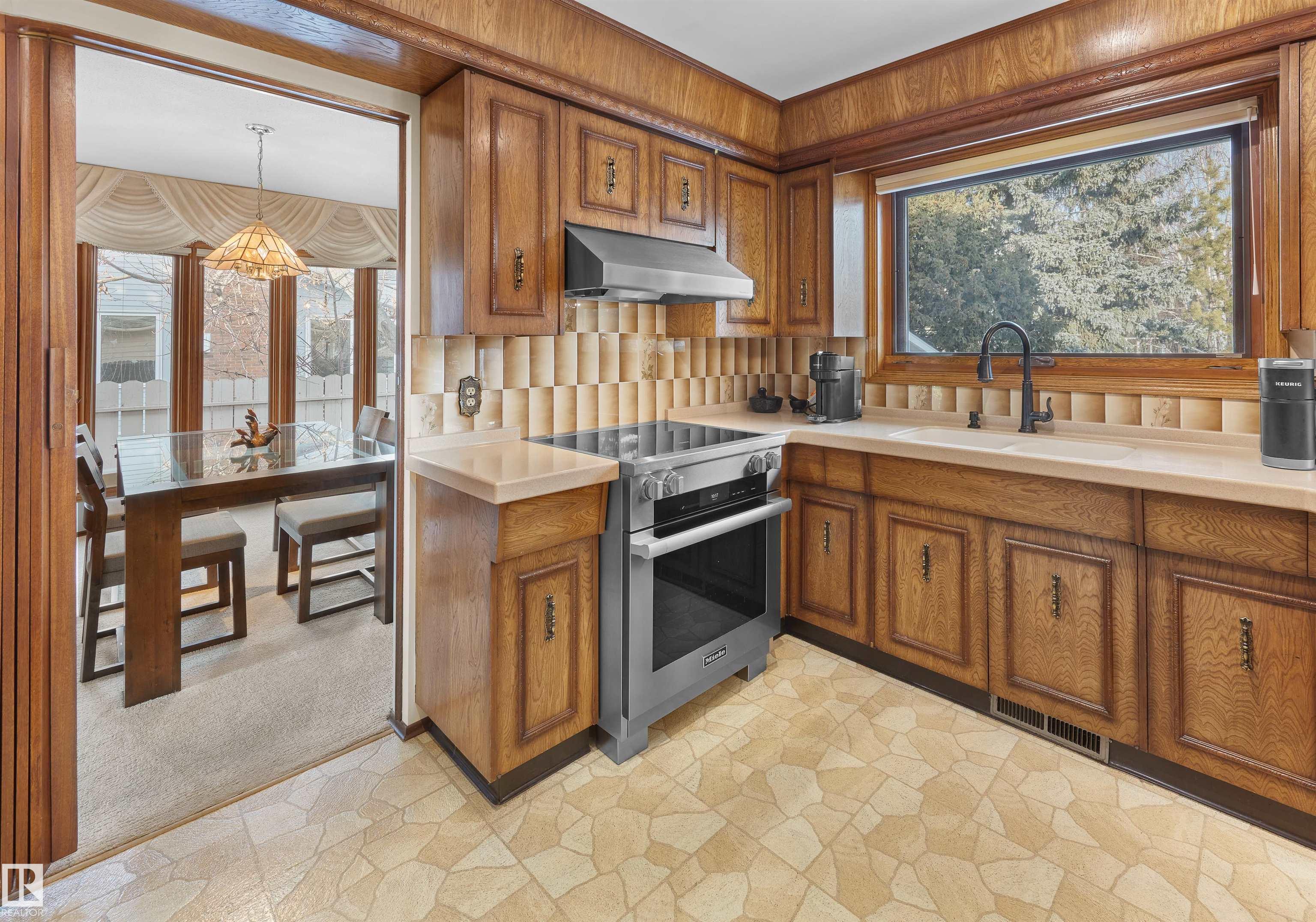 Photo 8 at 10908 Bearspaw Drive W NW, Bearspaw, Edmonton