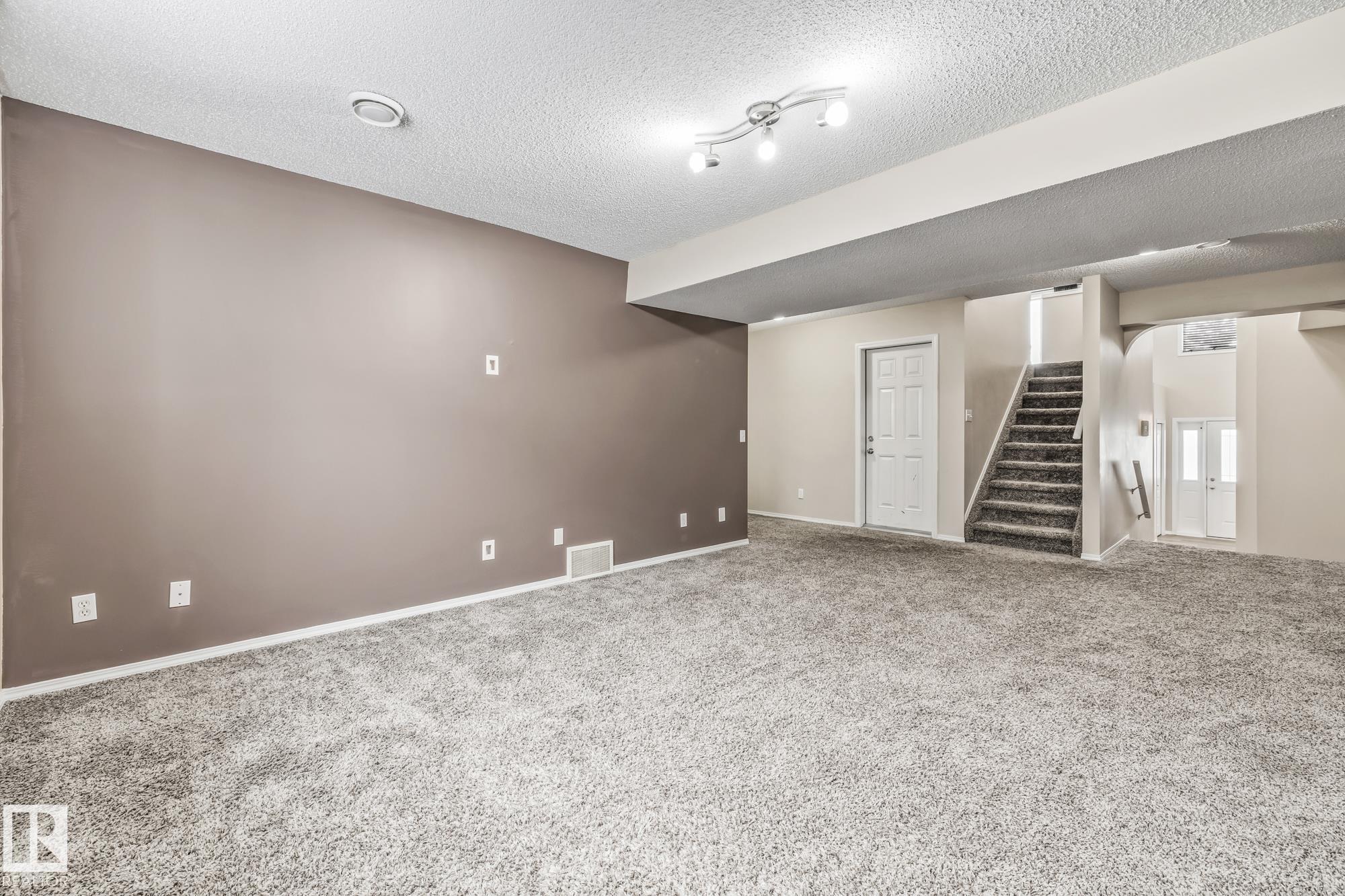 Photo 9 at 1421 Hermitage Road NW, Canon Ridge, Edmonton