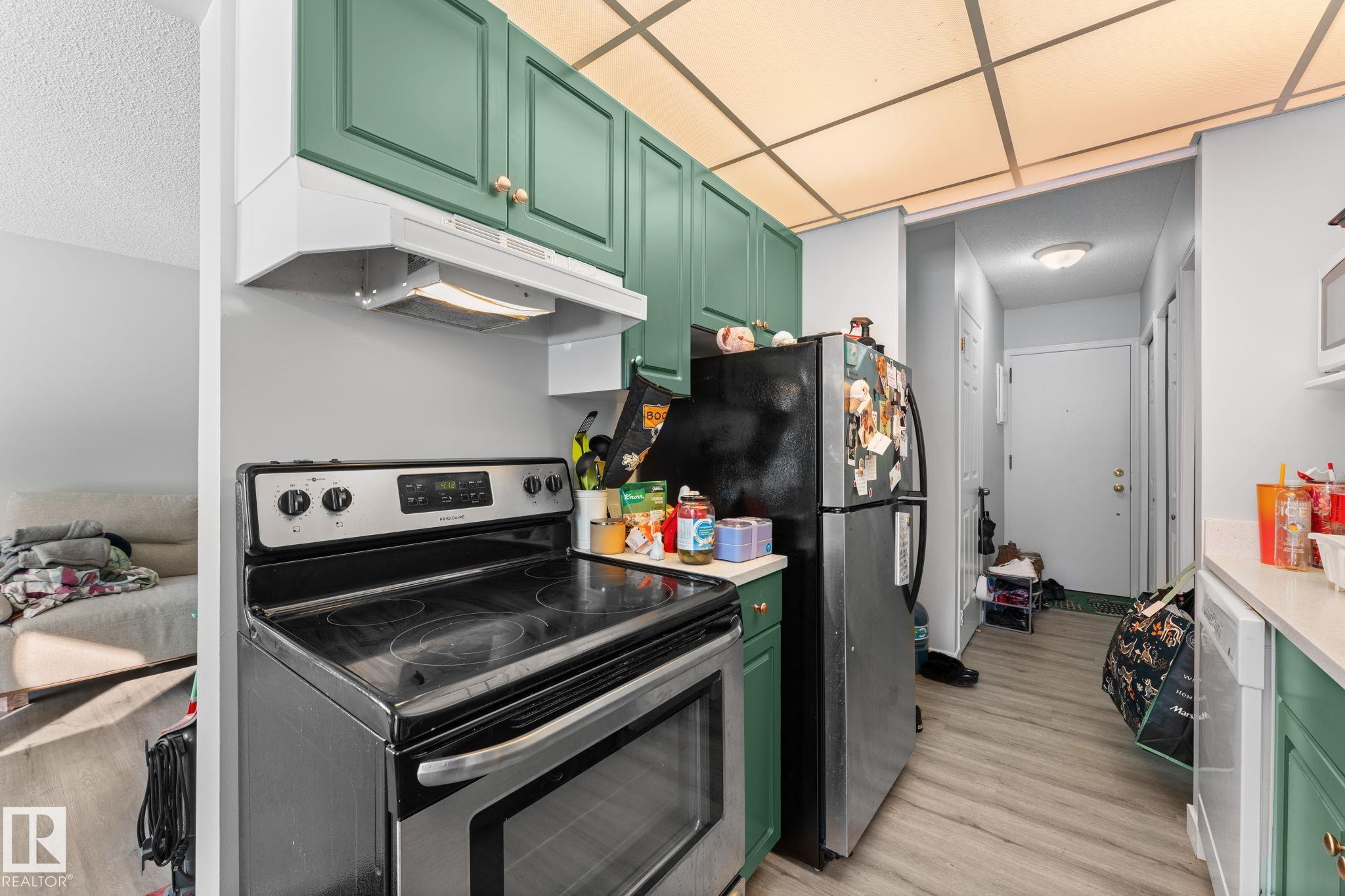 Photo 12 at 10 - 11219 103a Avenue NW, Wîhkwêntôwin, Edmonton