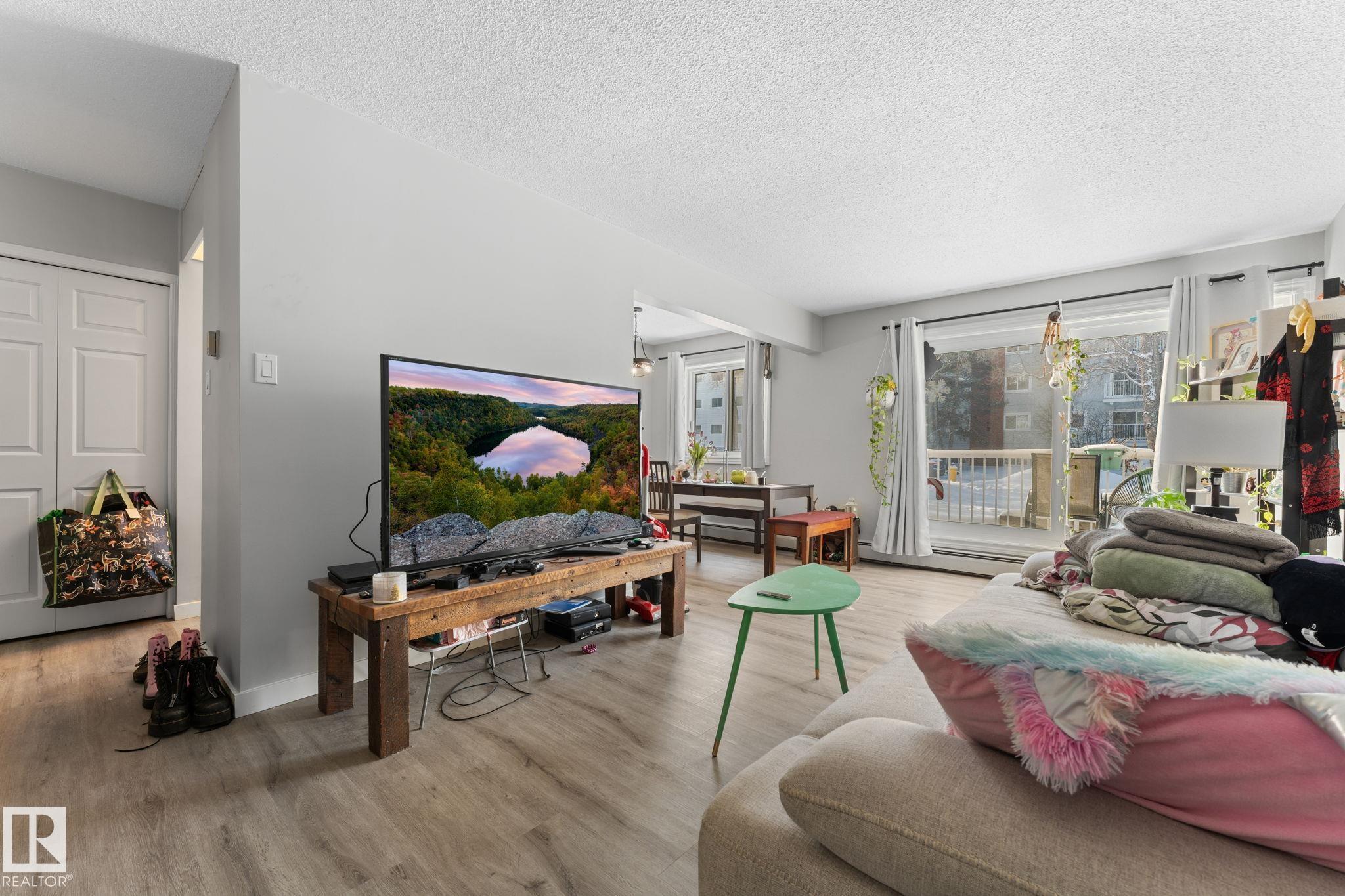 Photo 7 at 10 - 11219 103a Avenue NW, Wîhkwêntôwin, Edmonton