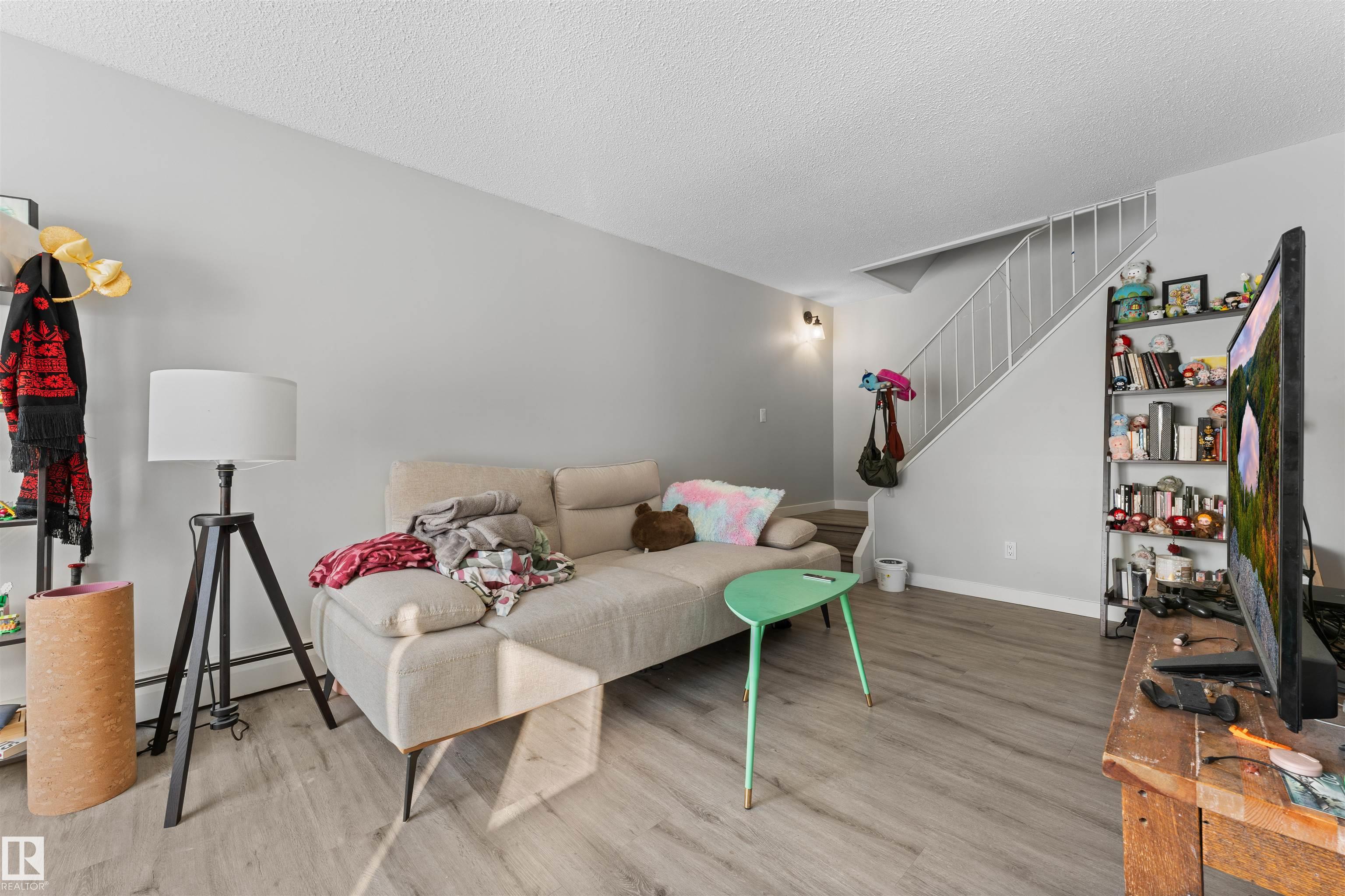 Photo 9 at 10 - 11219 103a Avenue NW, Wîhkwêntôwin, Edmonton