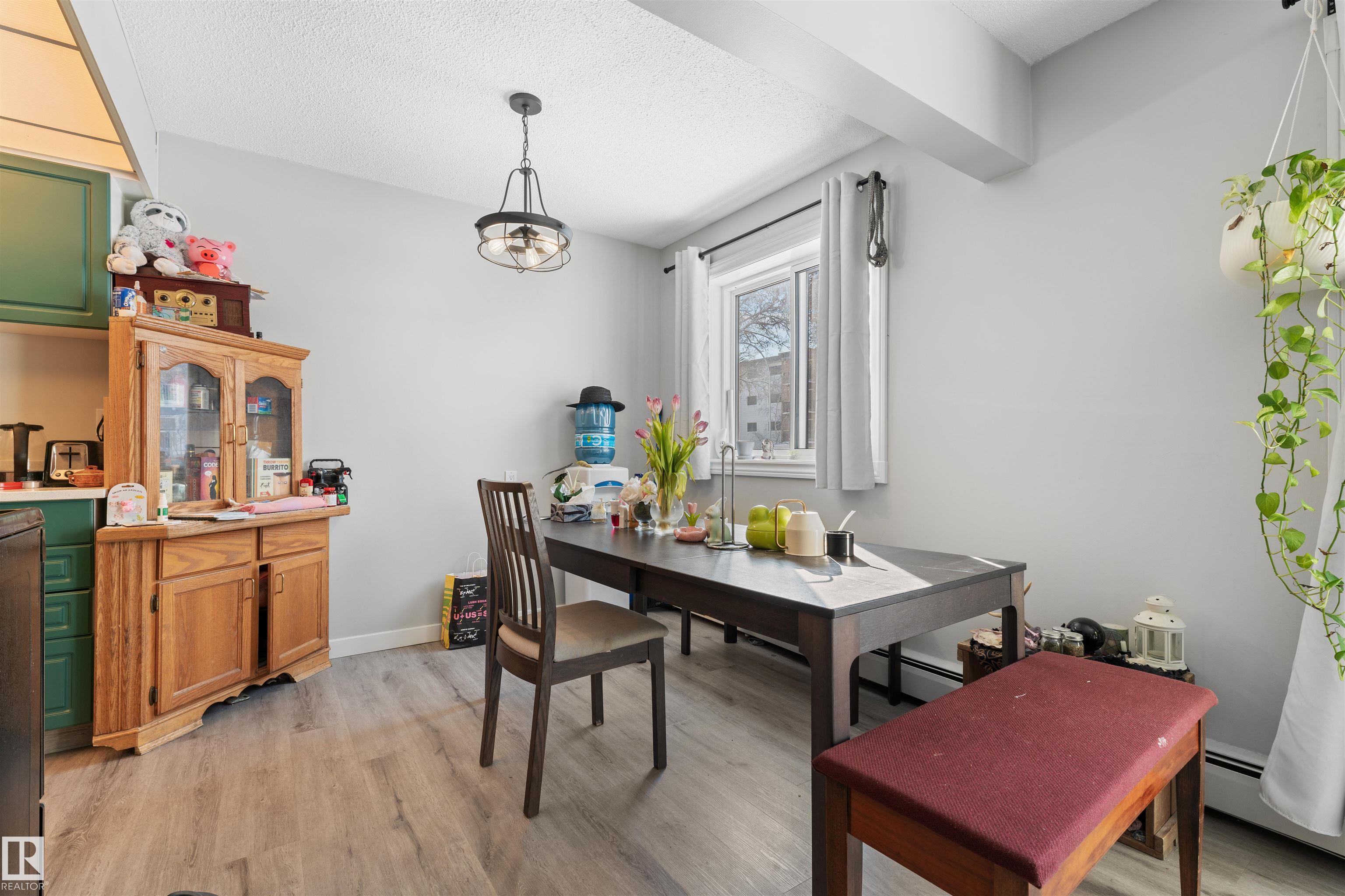 Photo 10 at 10 - 11219 103a Avenue NW, Wîhkwêntôwin, Edmonton