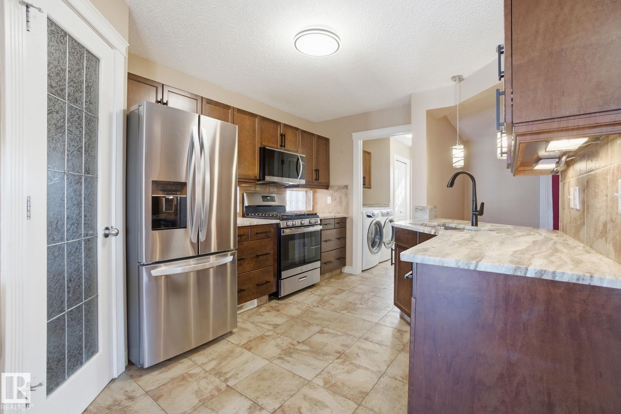 Photo 11 at 61 Suntree Promenade, Suntree, Leduc