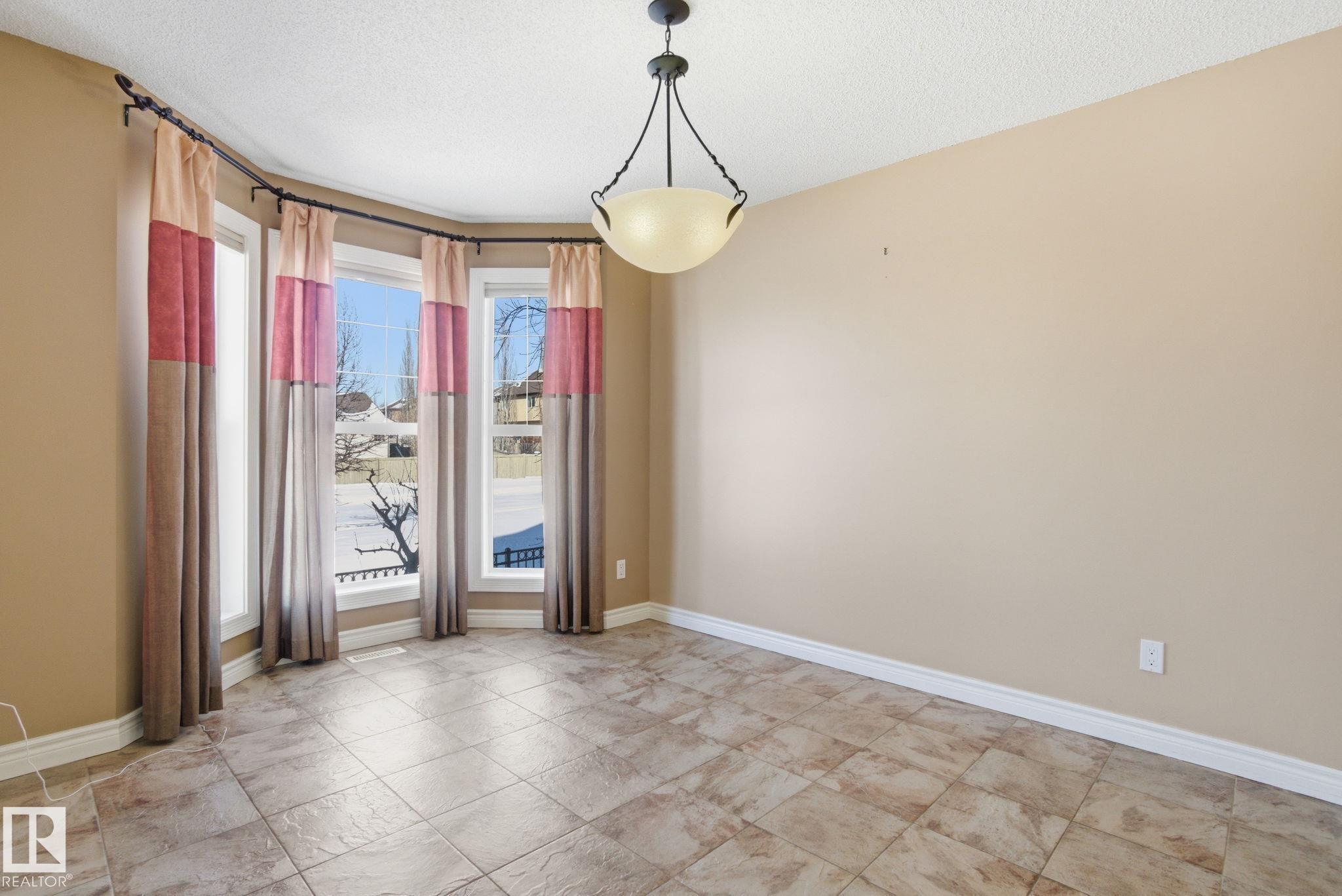 Photo 8 at 61 Suntree Promenade, Suntree, Leduc