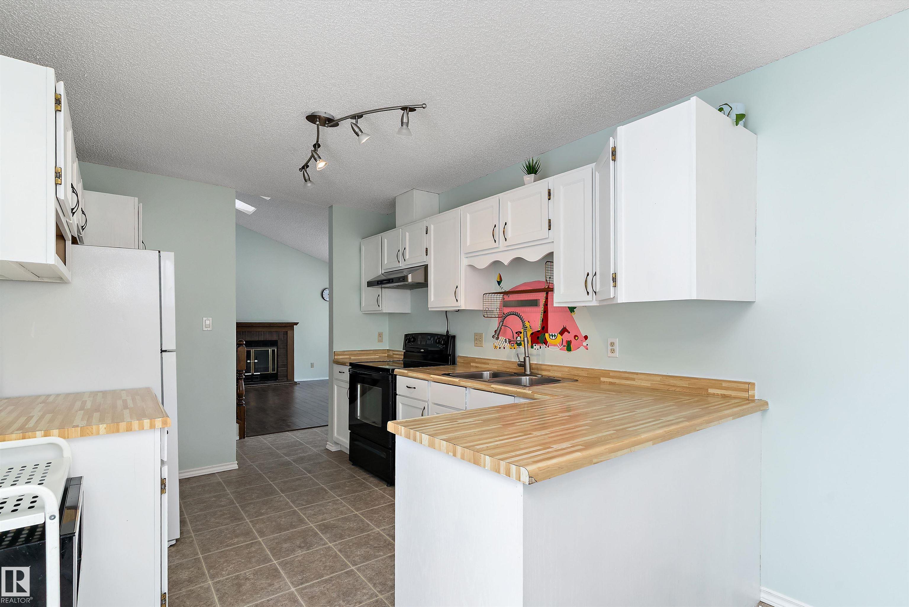 Photo 11 at 1511 104 Street NW, Bearspaw, Edmonton