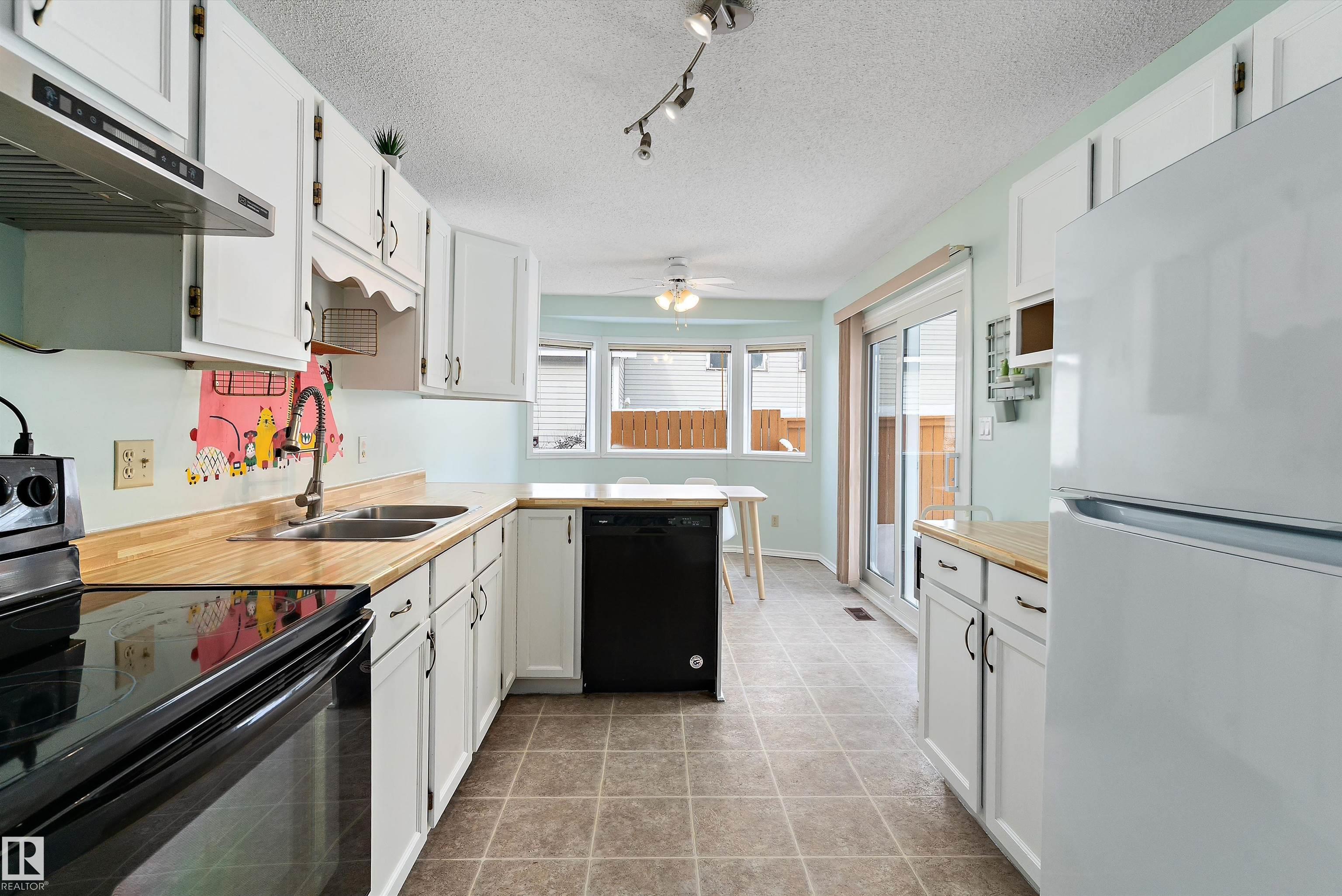 Photo 9 at 1511 104 Street NW, Bearspaw, Edmonton