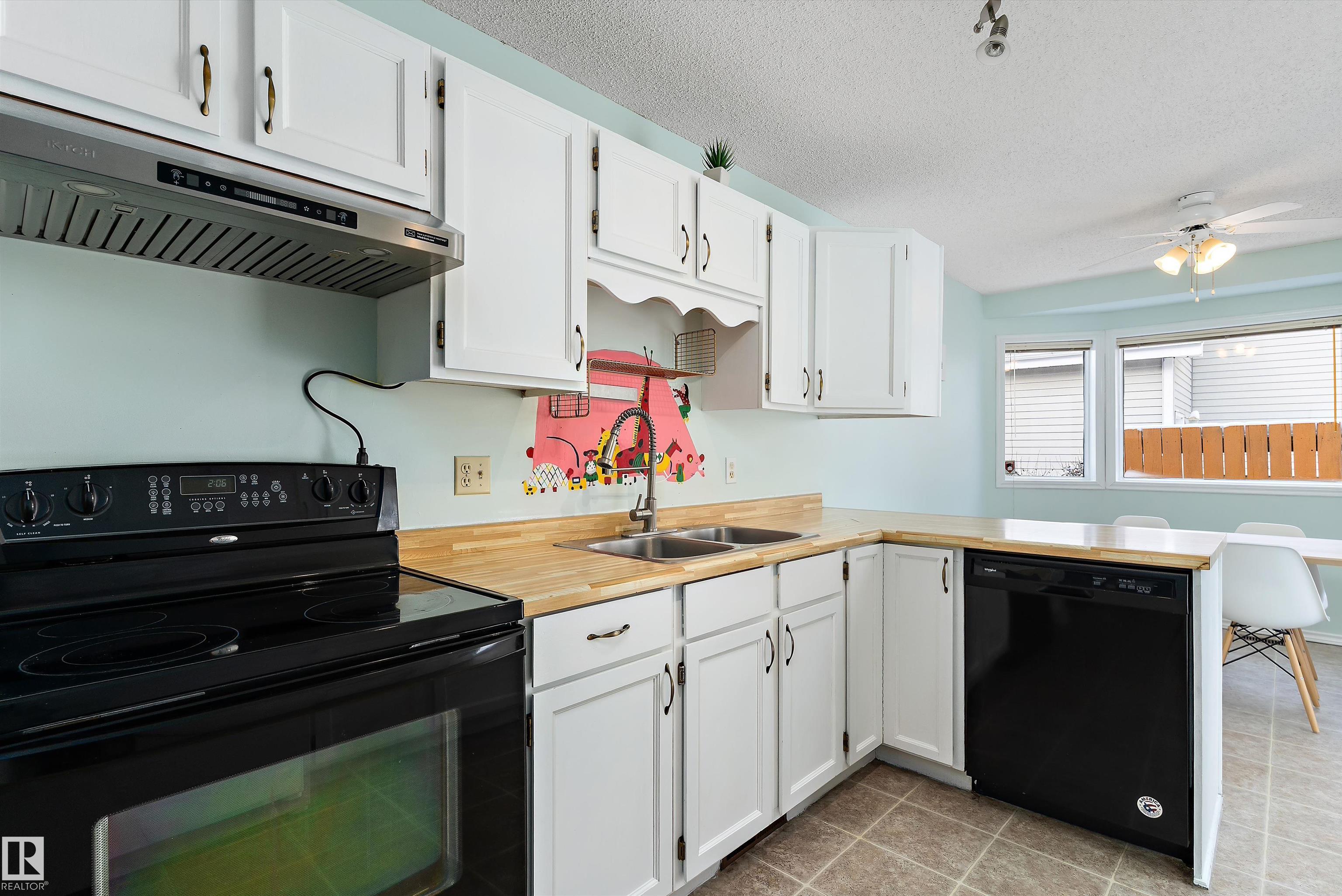 Photo 10 at 1511 104 Street NW, Bearspaw, Edmonton