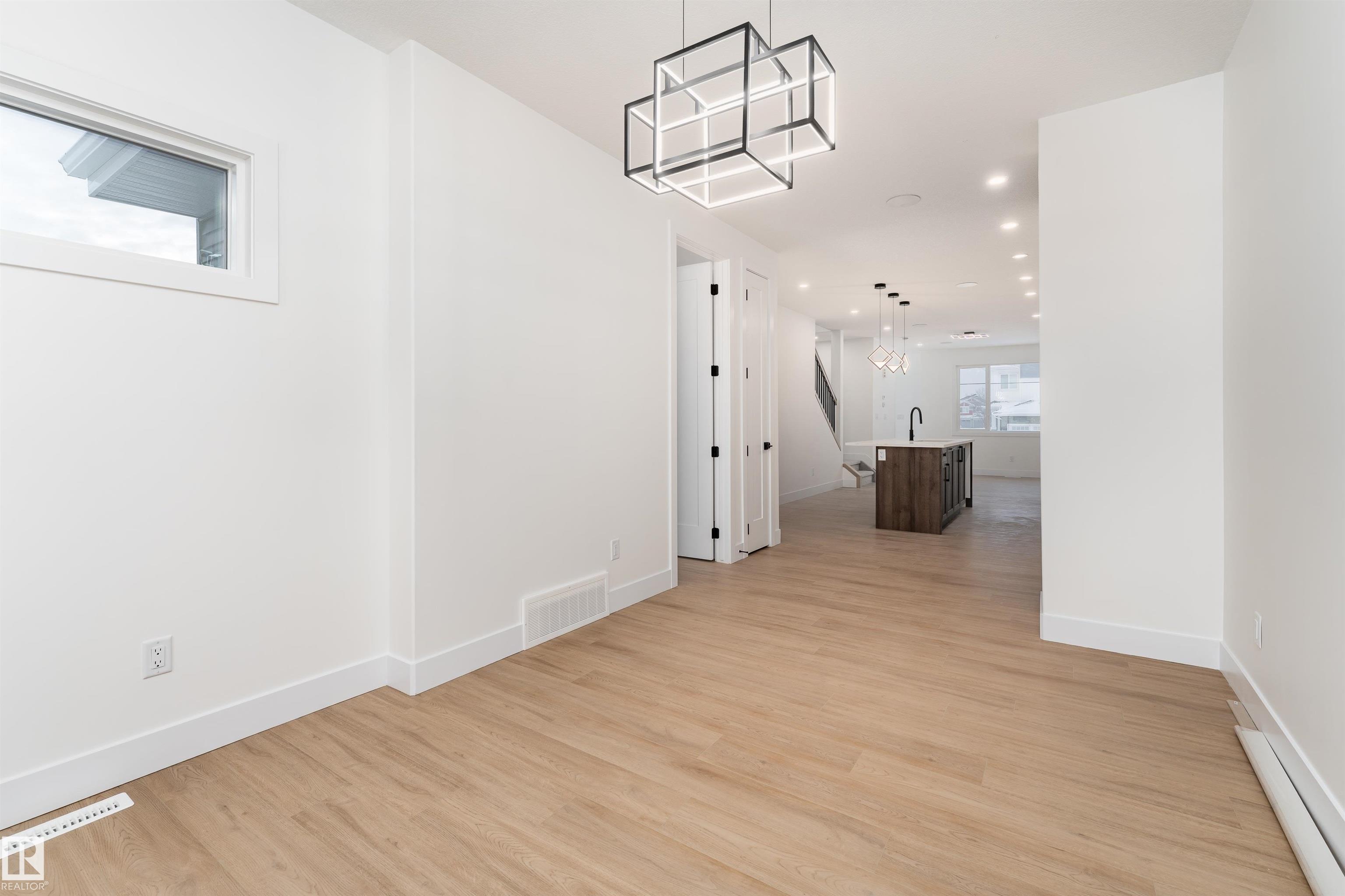 Photo 9 at 3103 Magpie Way NW, Starling, Edmonton