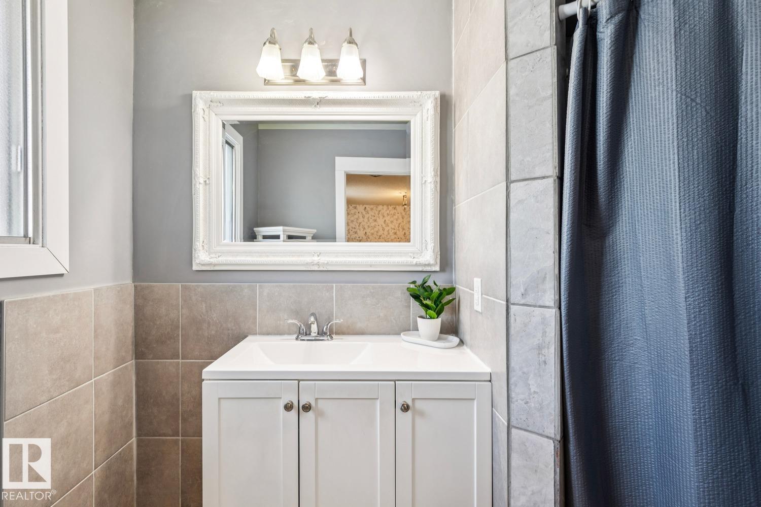 Photo 23 at 3021 105a Street NW, Steinhauer, Edmonton