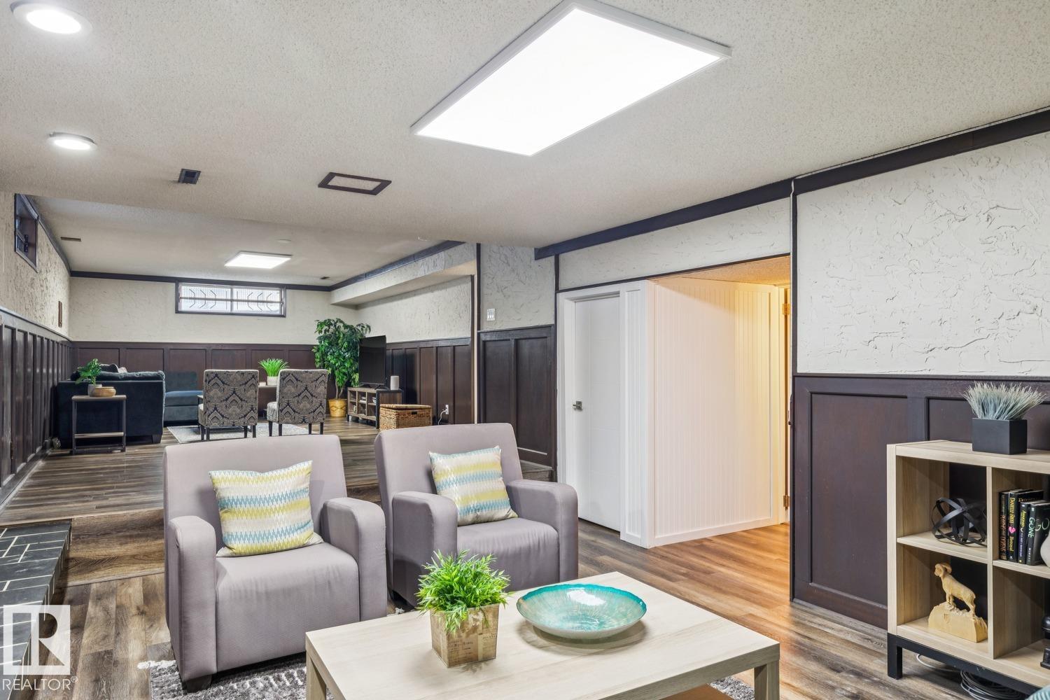 Photo 31 at 3021 105a Street NW, Steinhauer, Edmonton