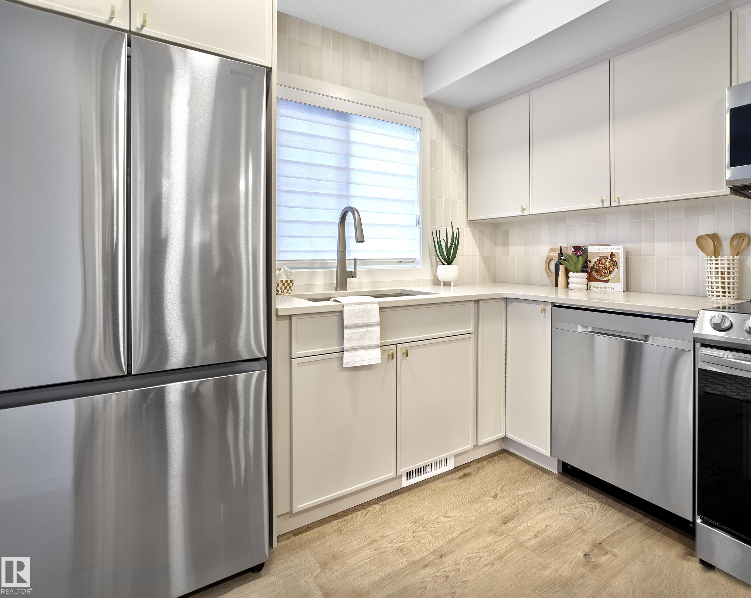 Photo 8 at 3 - 3705 141 Street SW, Desrochers Area, Edmonton