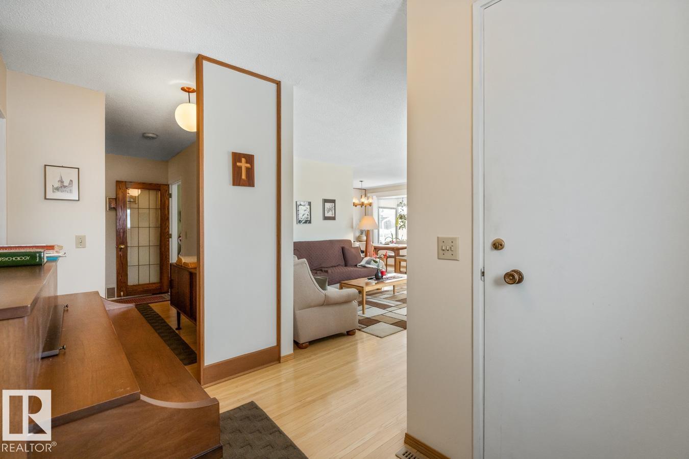 Picture for 5615 140A AV NW