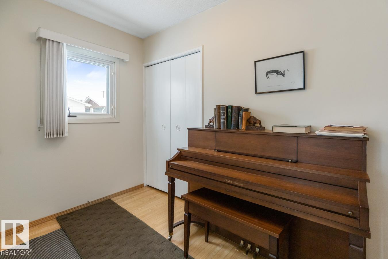 Picture for 5615 140A AV NW