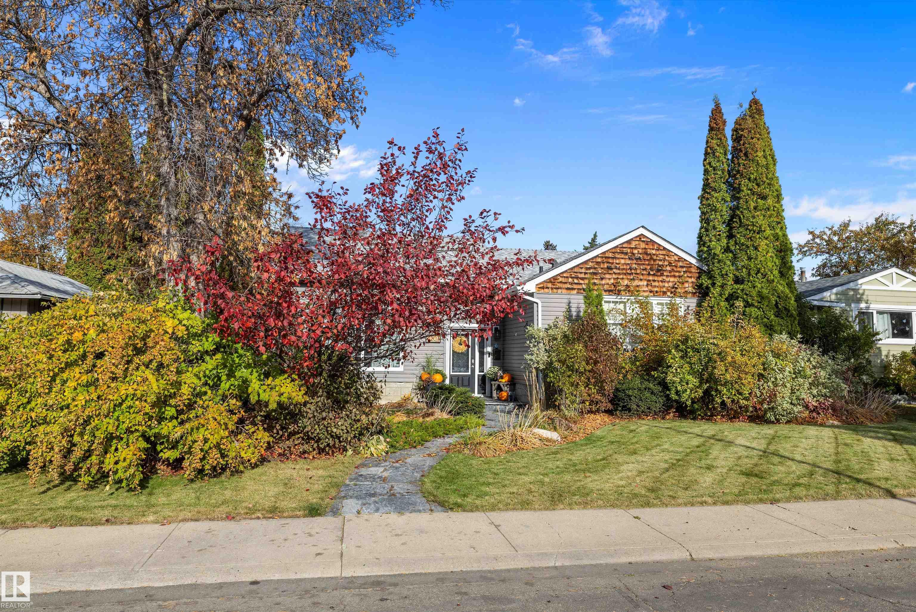 Photo 2 at 4207 123 Street NW, Aspen Gardens, Edmonton