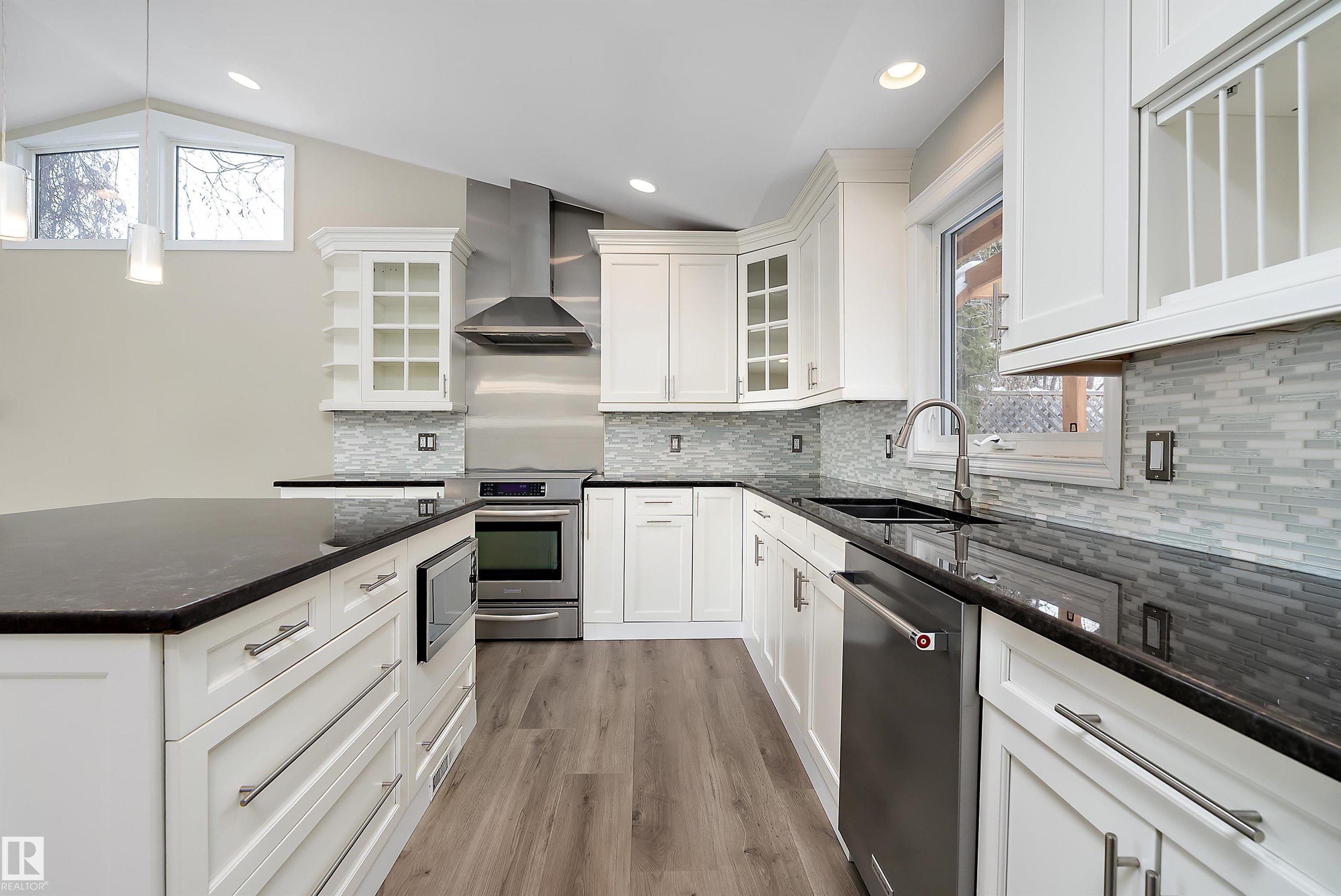 Photo 12 at 4207 123 Street NW, Aspen Gardens, Edmonton