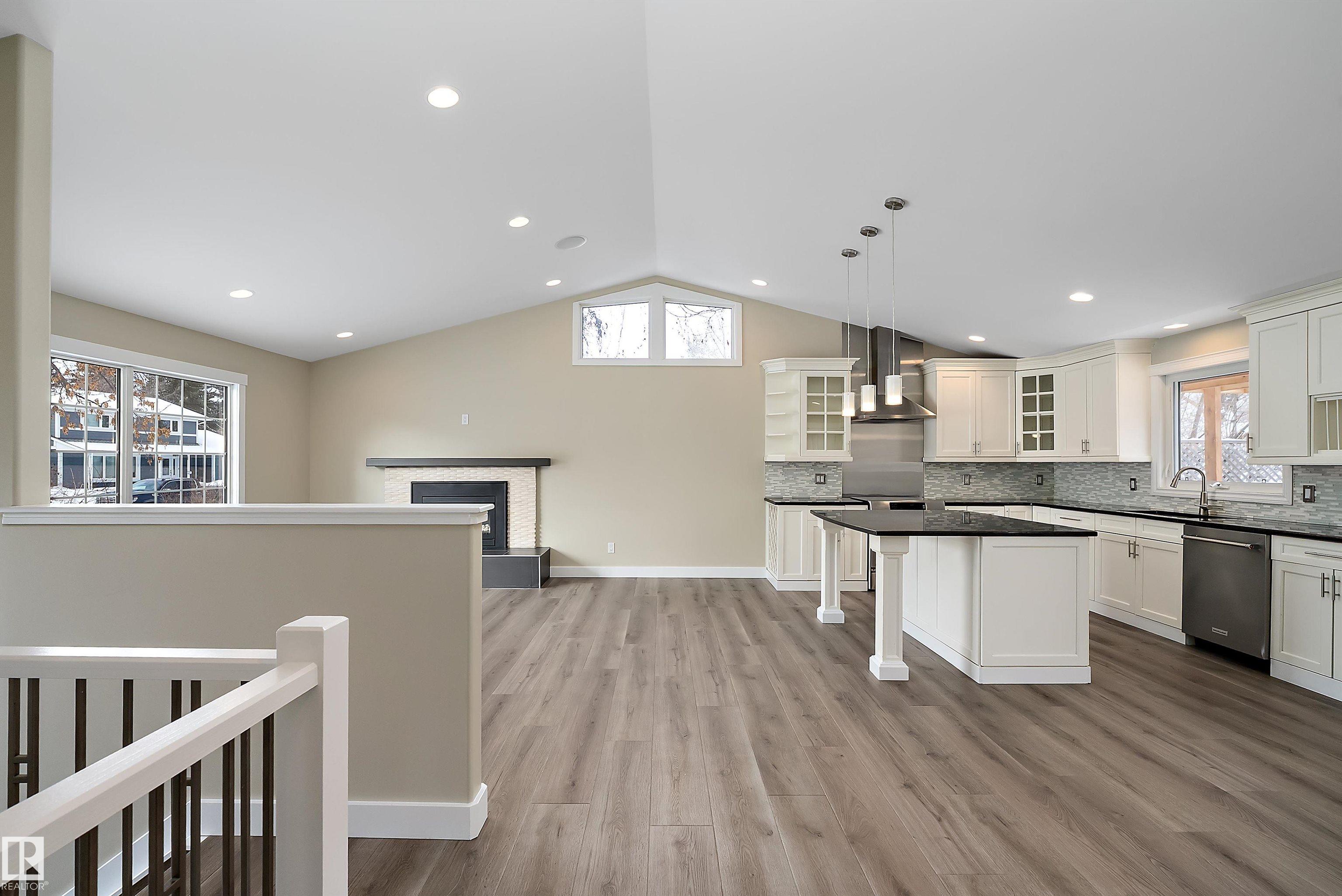 Photo 4 at 4207 123 Street NW, Aspen Gardens, Edmonton