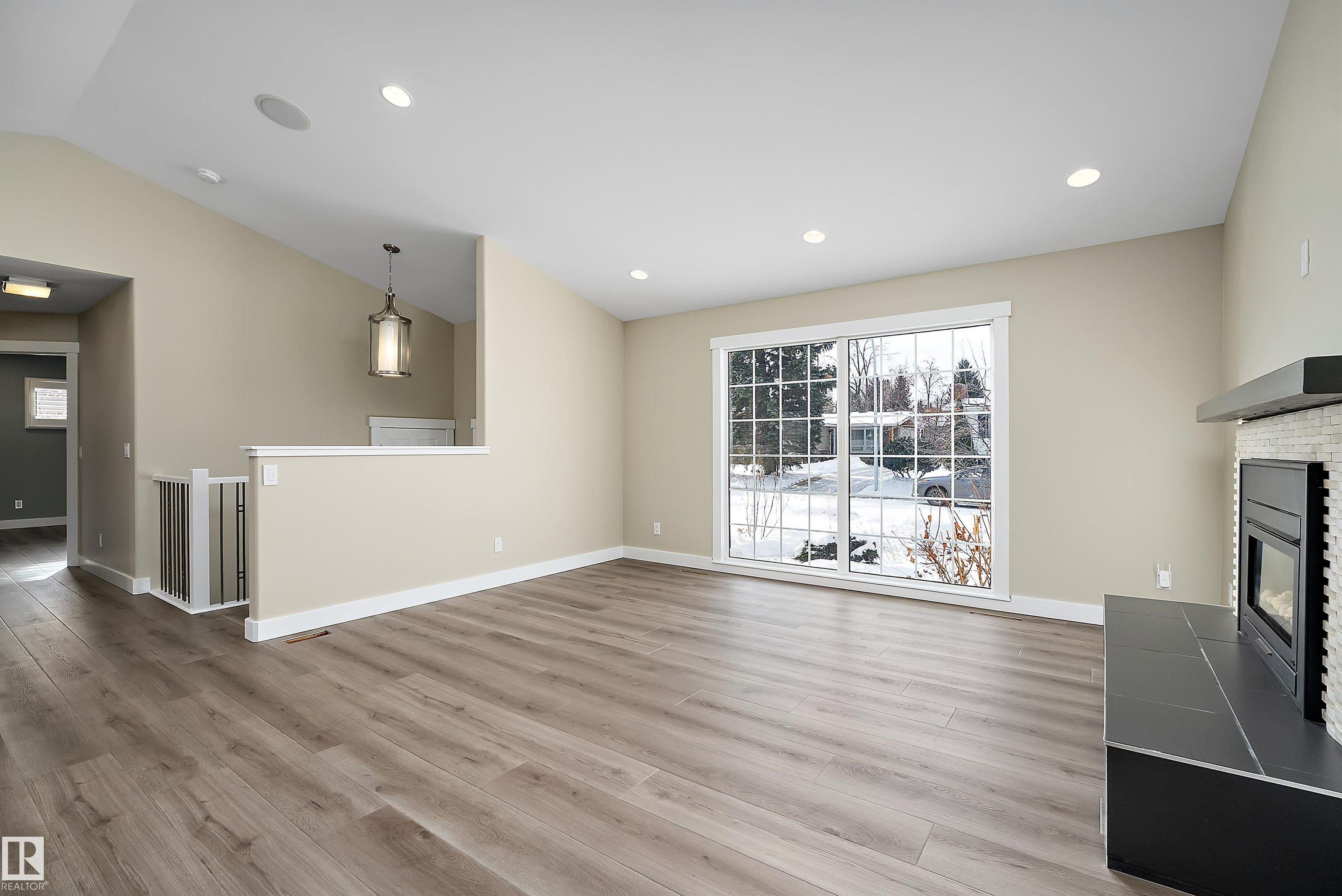 Photo 7 at 4207 123 Street NW, Aspen Gardens, Edmonton
