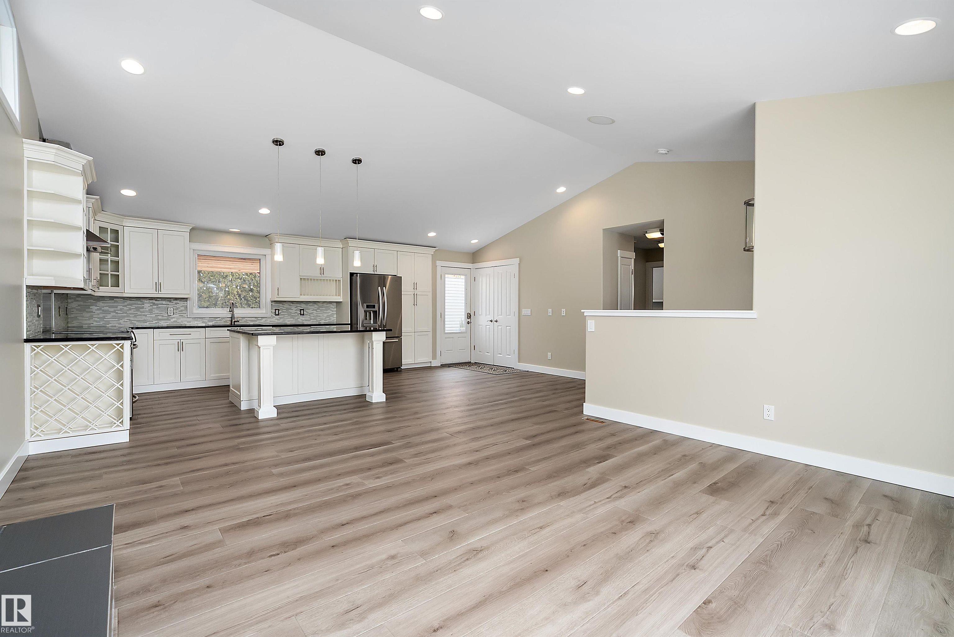 Photo 9 at 4207 123 Street NW, Aspen Gardens, Edmonton