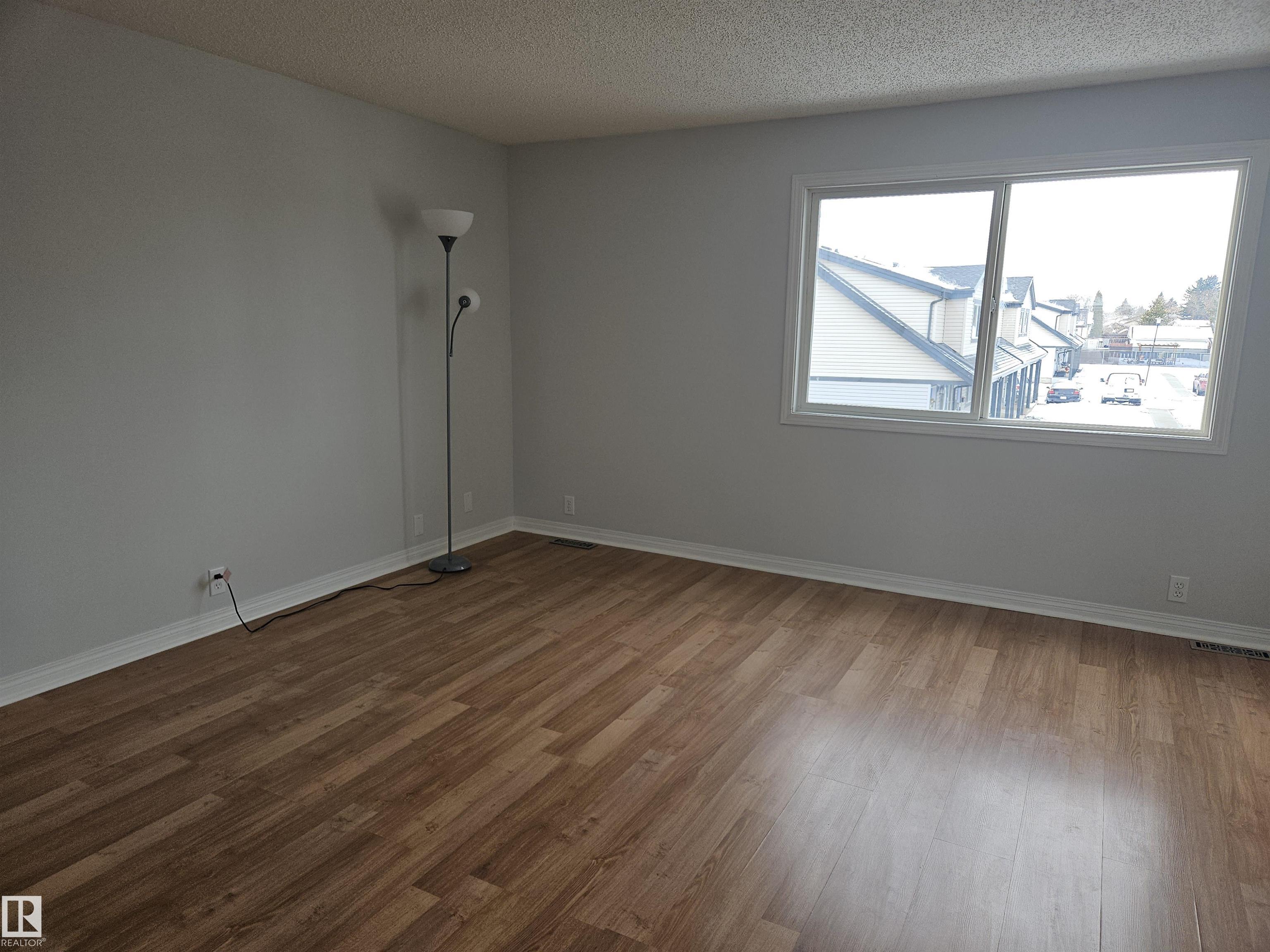 Photo 11 at 4 - 18010 98 Avenue NW, La Perle, Edmonton