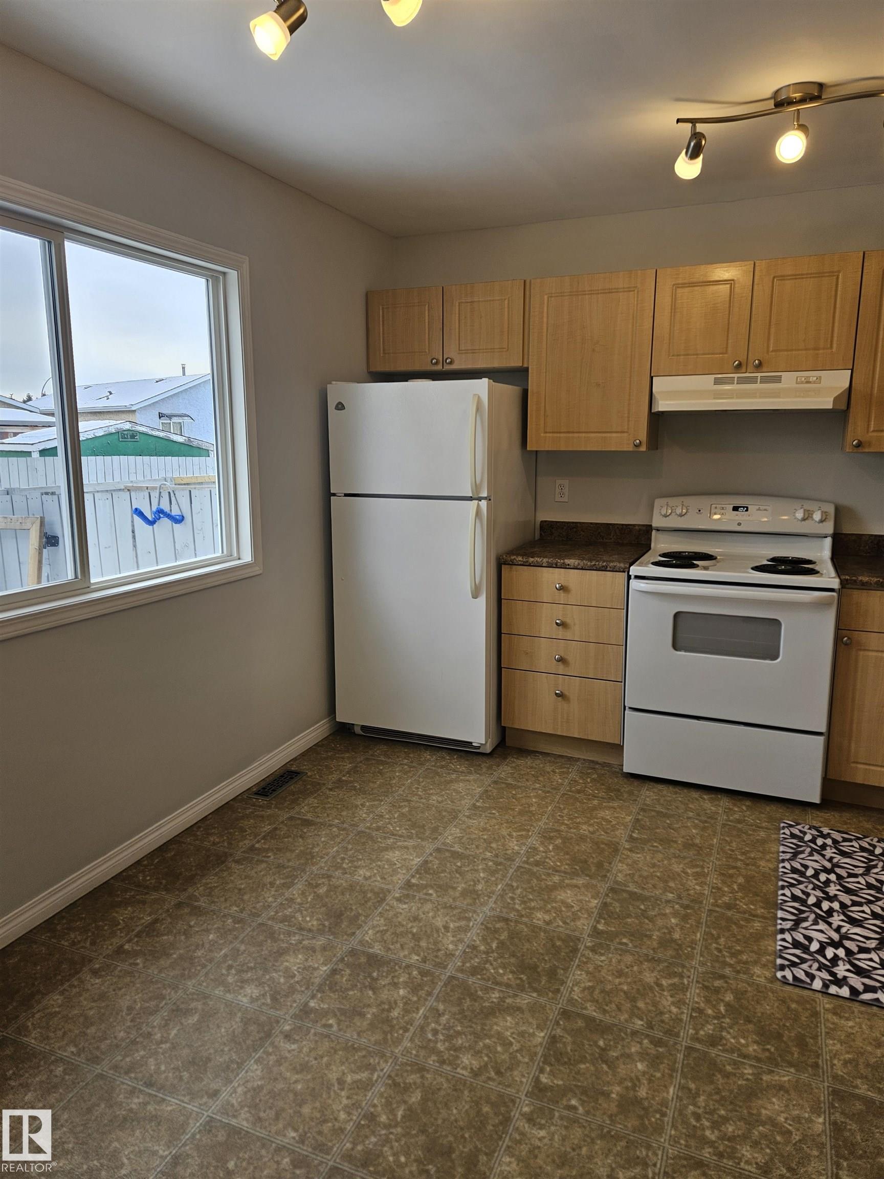 Photo 7 at 4 - 18010 98 Avenue NW, La Perle, Edmonton