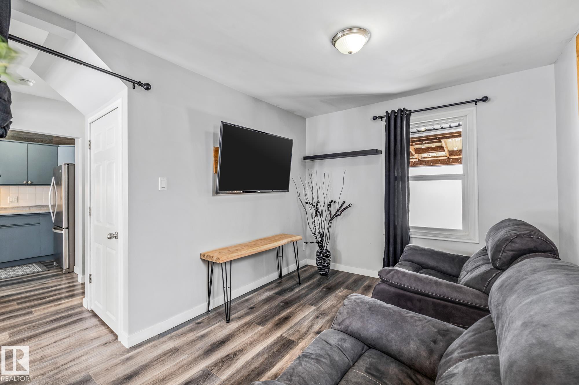 Photo 15 at 5911 119 Avenue NW, Montrose, Edmonton