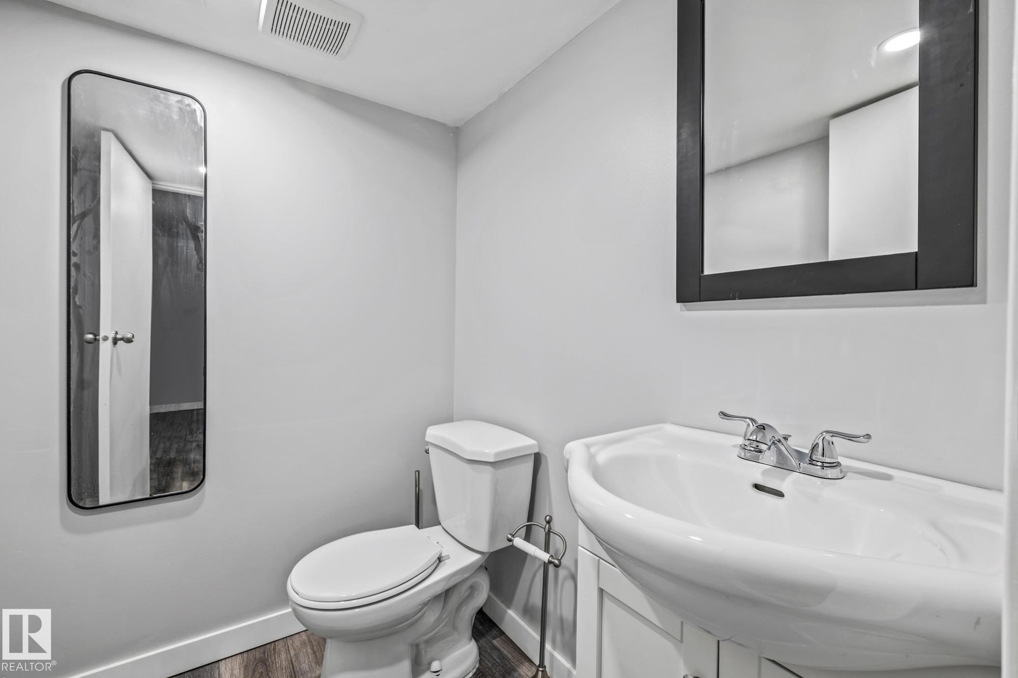 Photo 17 at 5911 119 Avenue NW, Montrose, Edmonton