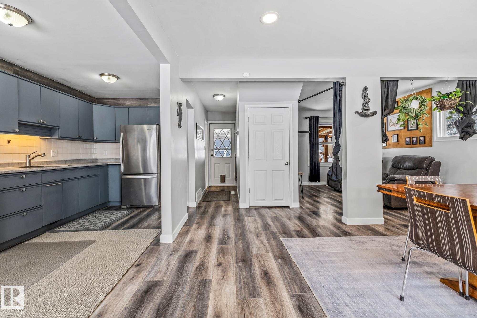 Photo 9 at 5911 119 Avenue NW, Montrose, Edmonton