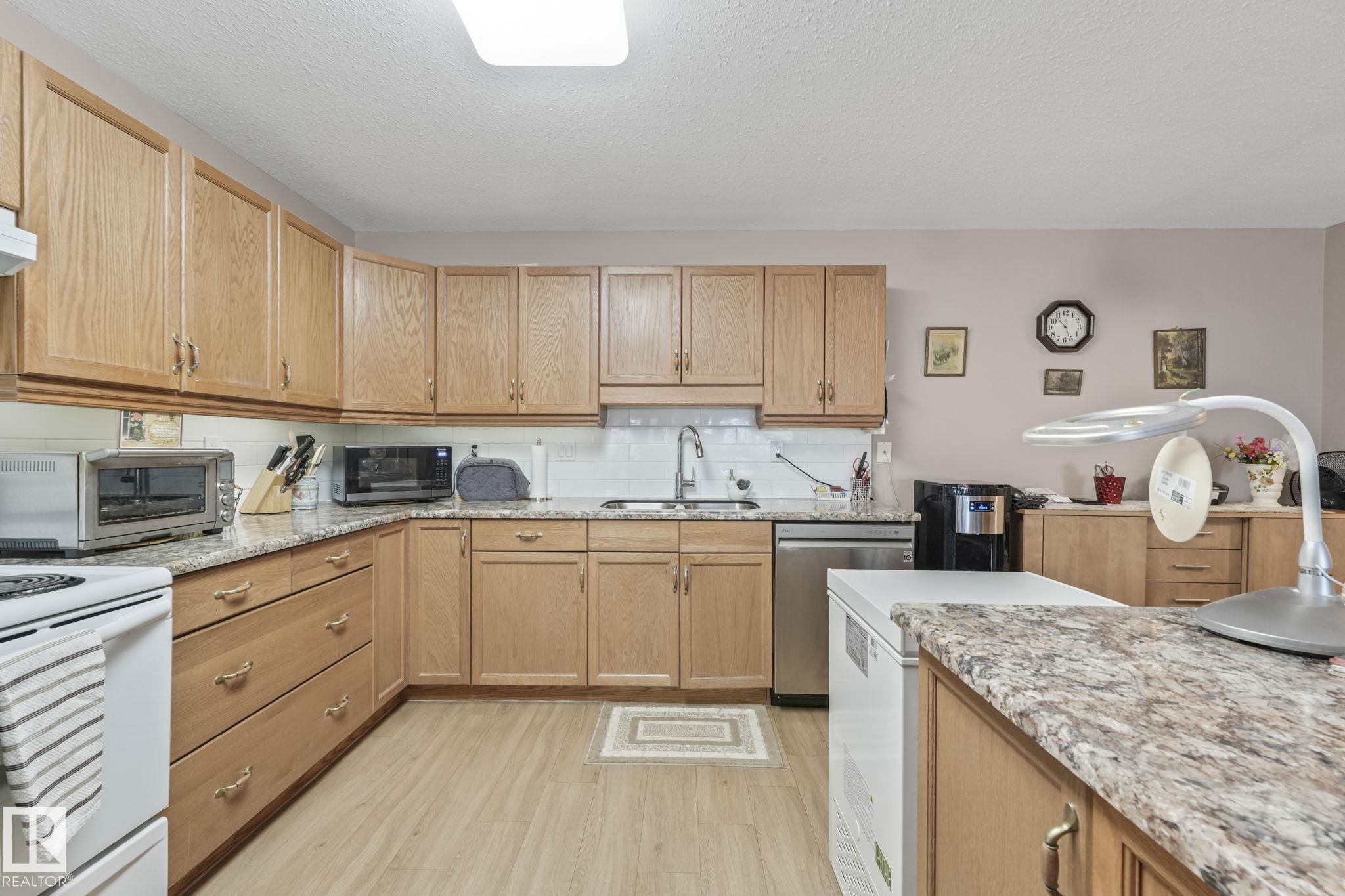 Photo 30 at 202 - 8922 156 Street NW, Meadowlark Park, Edmonton