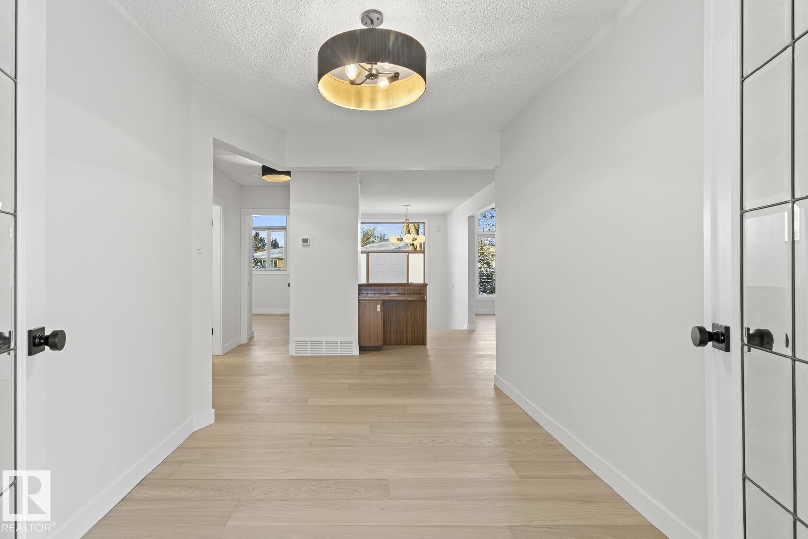 Photo 32 at 10629 79 Street NW, Forest Heights, Edmonton