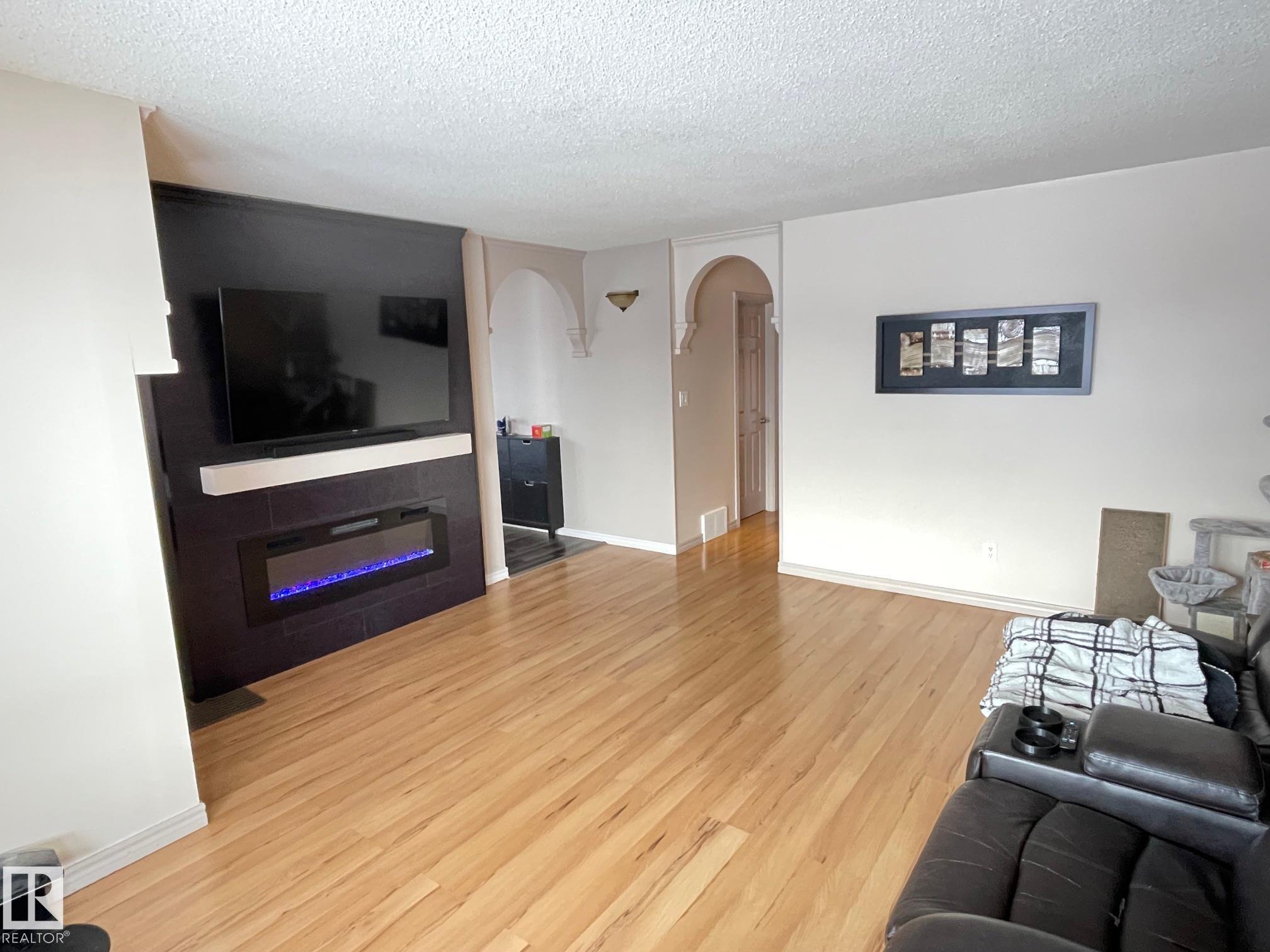 Photo 8 at 324 Warwick Road NW, Dunluce, Edmonton