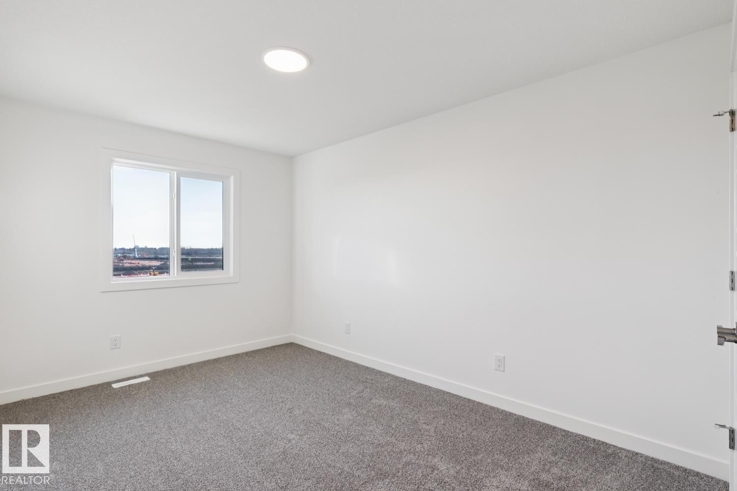 https://zimg.paragon.ice.com/ParagonImages/Property/PM/RAE/225387907/26/0/0/e47279515197000f21d50748bc762009/1/28f5a875bcee99e9a27d2ec0de4c4fae/225387907-7bd01242-f8dd-483a-9f0b-37e404a9ef7a.JPG