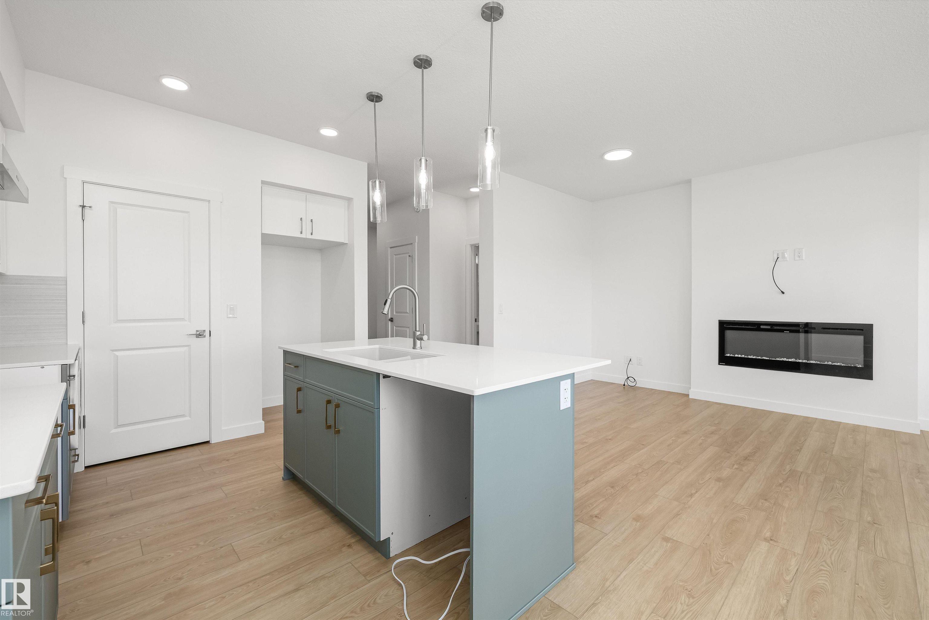 https://zimg.paragon.ice.com/ParagonImages/Property/PM/RAE/225387907/38/0/0/429775bd0d515a93a53a418beb03bbe9/1/28f5a875bcee99e9a27d2ec0de4c4fae/225387907-b81f1df9-0201-4db2-8e2f-dad0758b5102.JPG