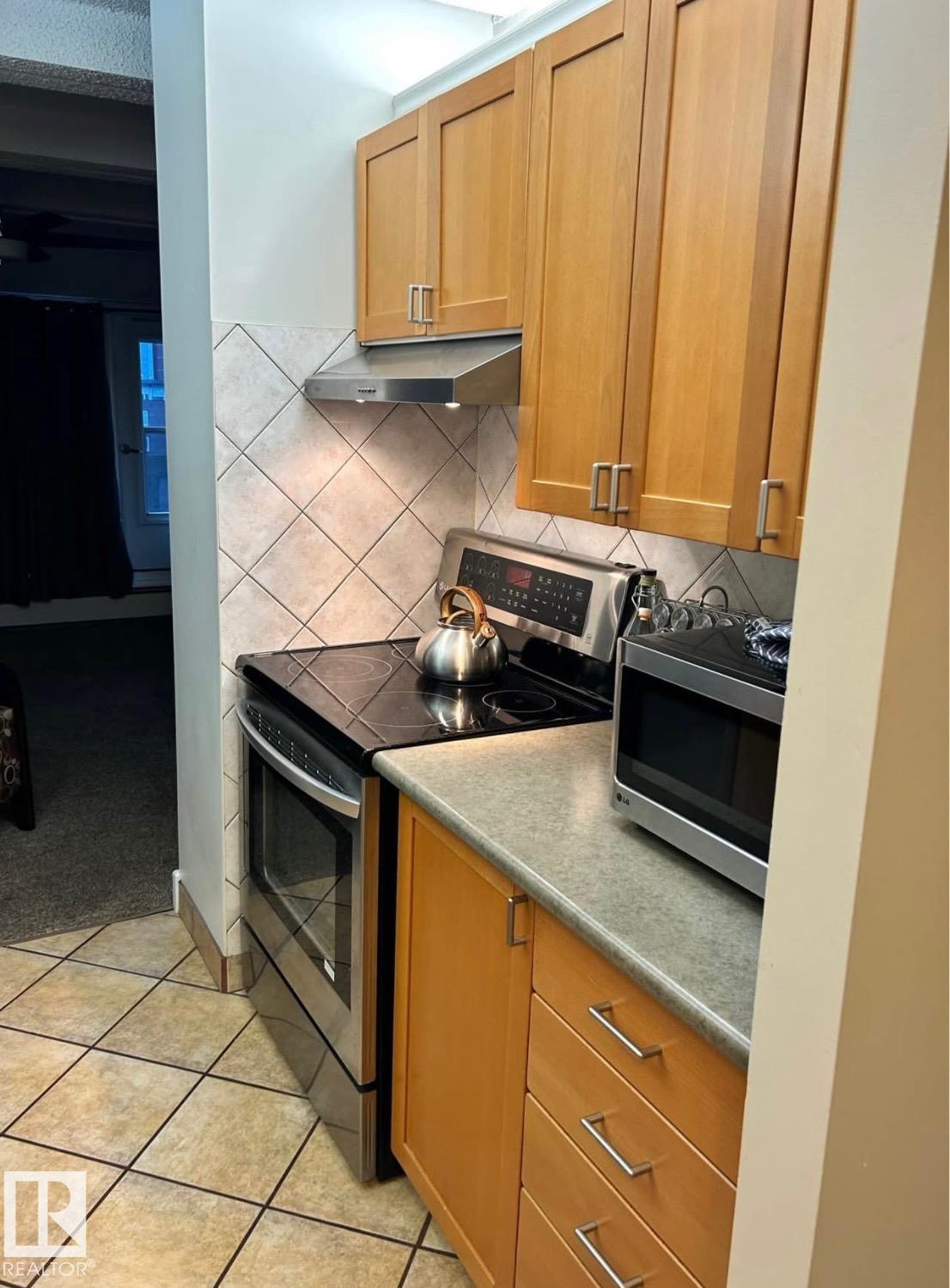 Photo 10 at 1703 - 9918 101 Street NW, Downtown, Edmonton