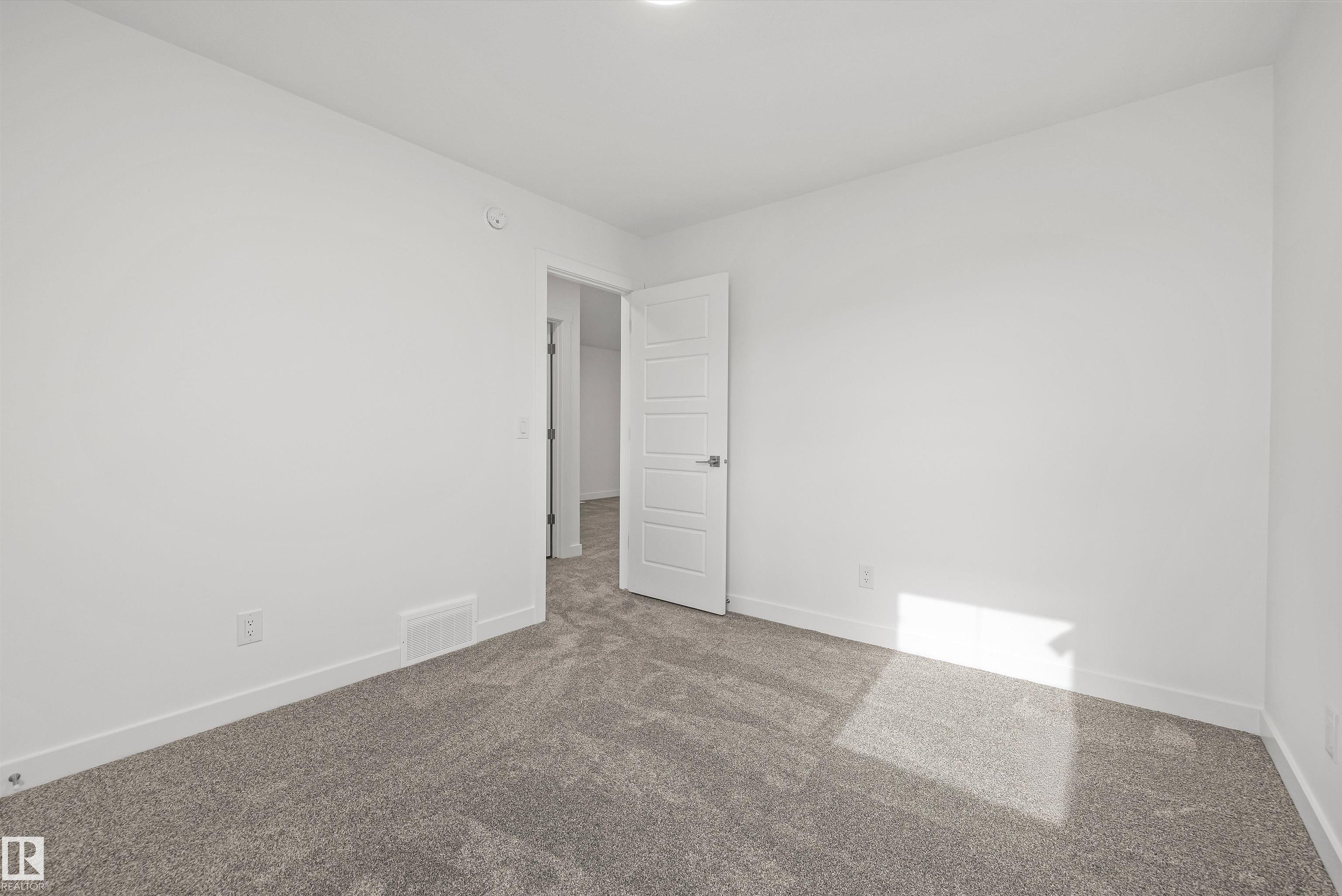 https://zimg.paragon.ice.com/ParagonImages/Property/PM/RAE/225387909/26/0/0/df9942d7b342c9164a1b0d01cdbb36cc/1/5e956b20a74a6474163c4ceeee3508a8/225387909-31c8f5dd-cfba-4cac-8c4b-0e49382885e2.JPG