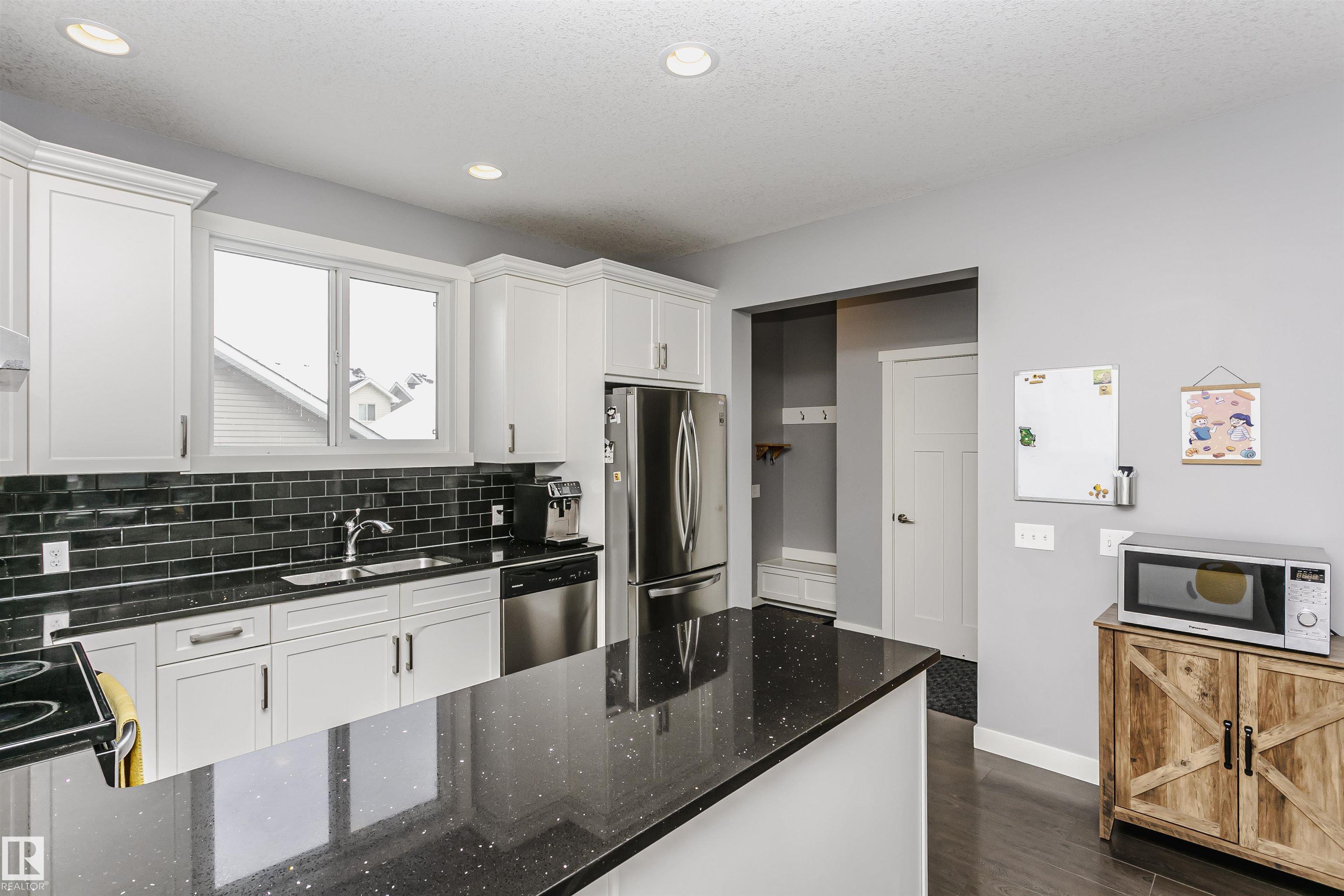 Photo 14 at 16420 15 Avenue SW, Glenridding Heights, Edmonton