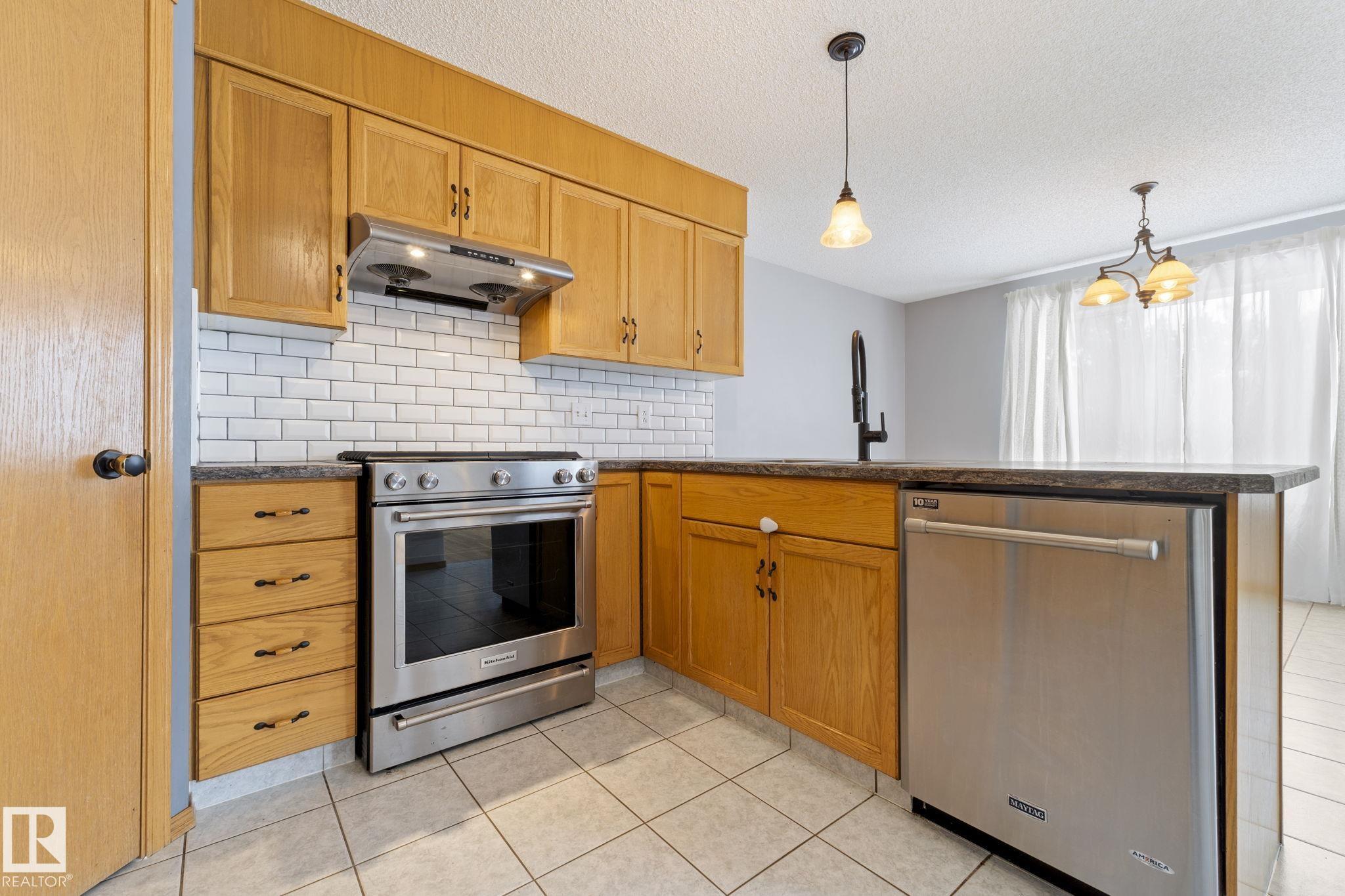 Photo 11 at 752 Whiston Court NW, Oleskiw, Edmonton