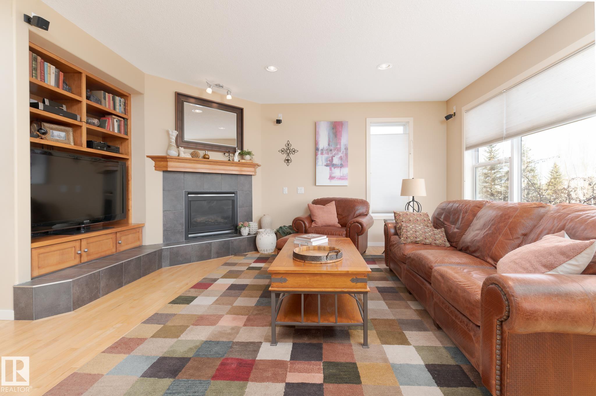 Photo 7 at 387 Calderon Crescent NW, Cumberland, Edmonton