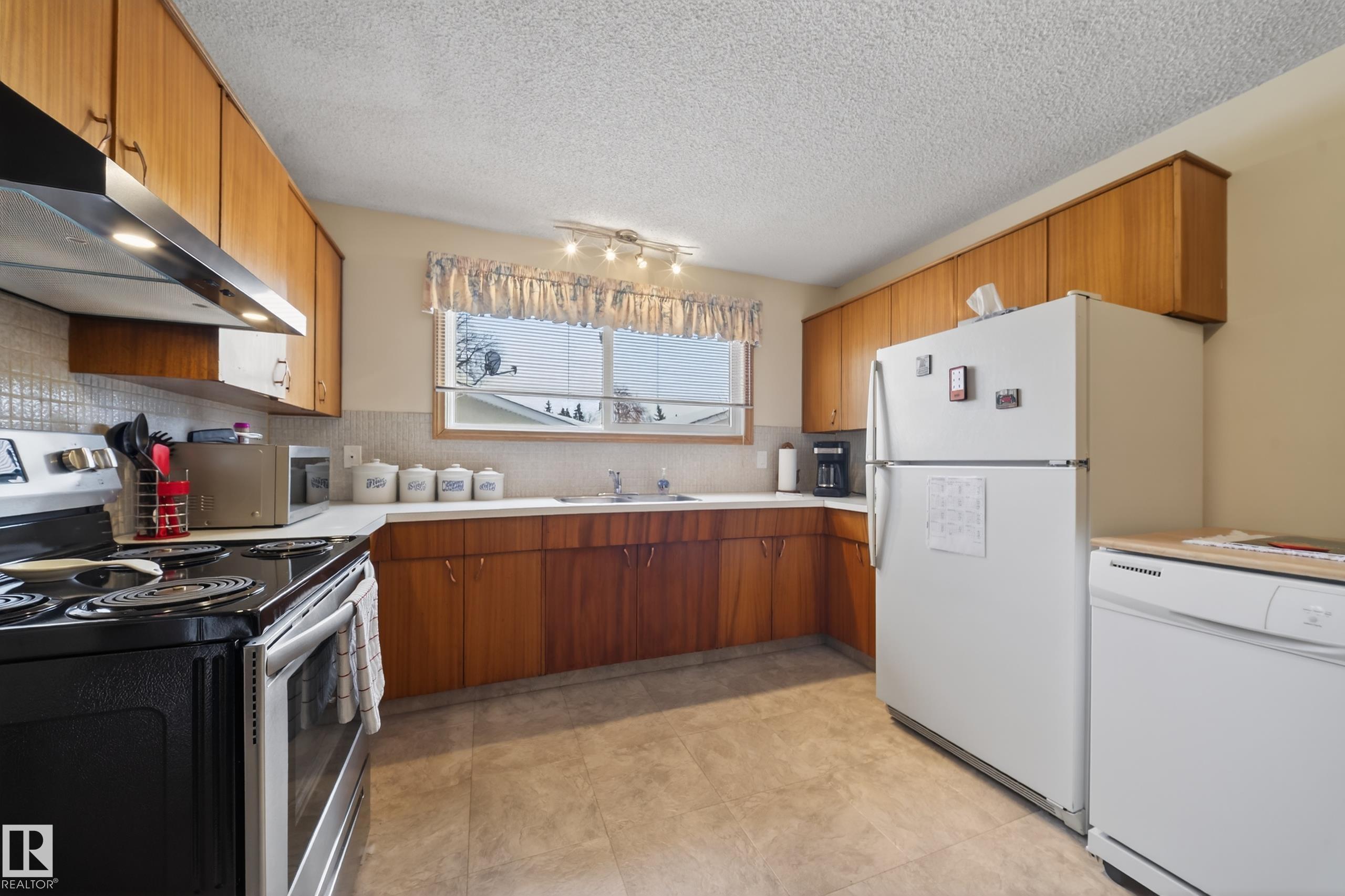 Photo 12 at 3805 114a Street NW, Greenfield, Edmonton