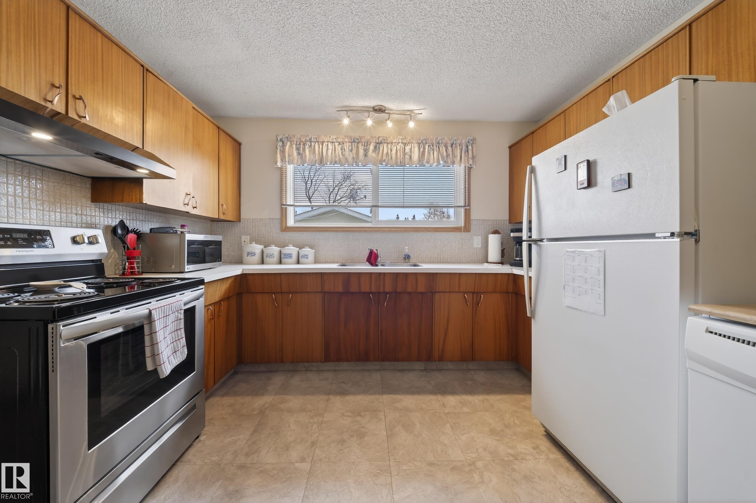 Photo 8 at 3805 114a Street NW, Greenfield, Edmonton