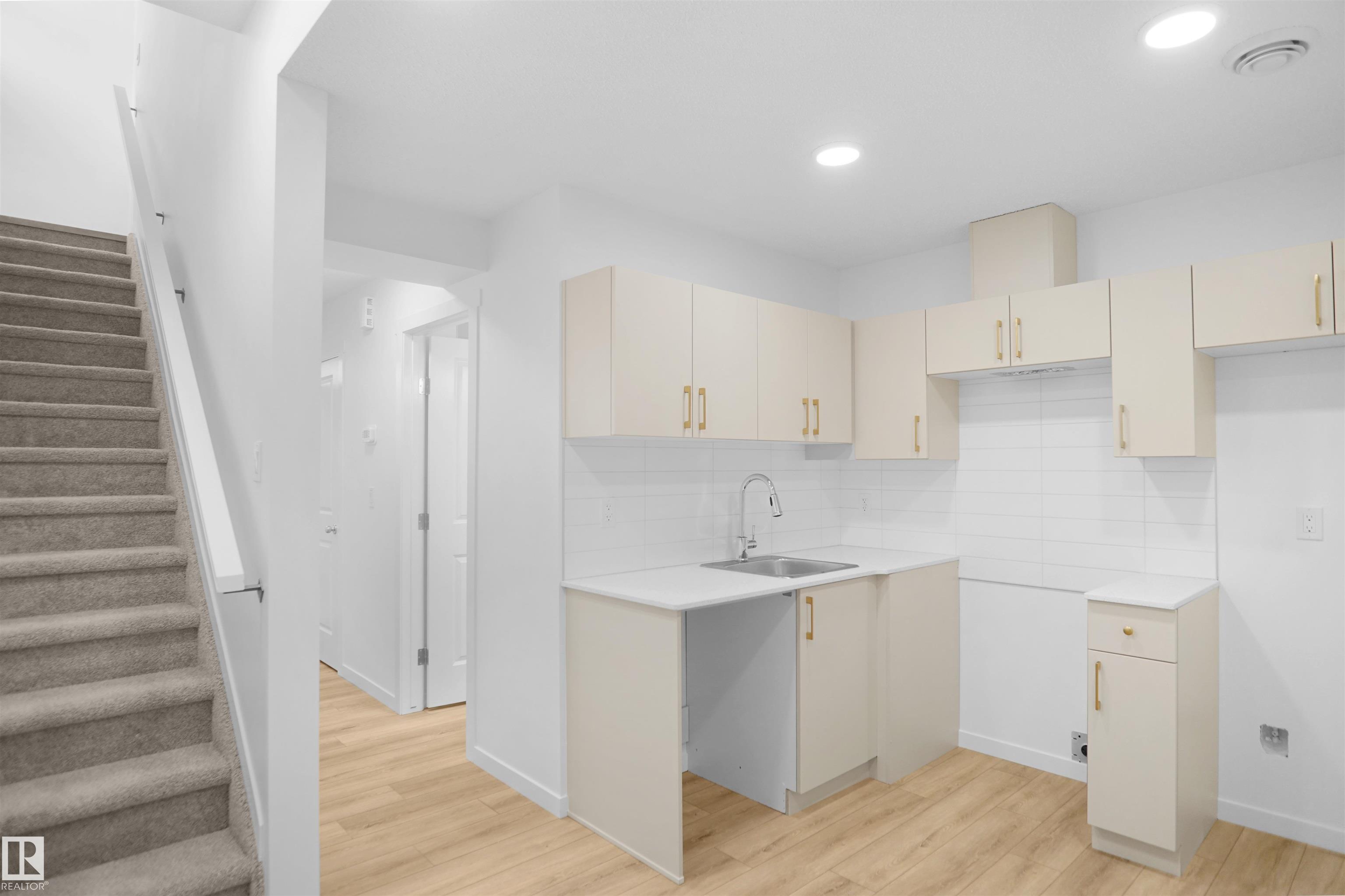 Photo 23 at 40 - 531 Merlin Landing NW, Hawks Ridge, Edmonton